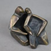 Peres-Lethmate, Edith (1927-2017 Koblenz) - Kniendes Paar, Bronze, braun patiniert, monogrammiert "