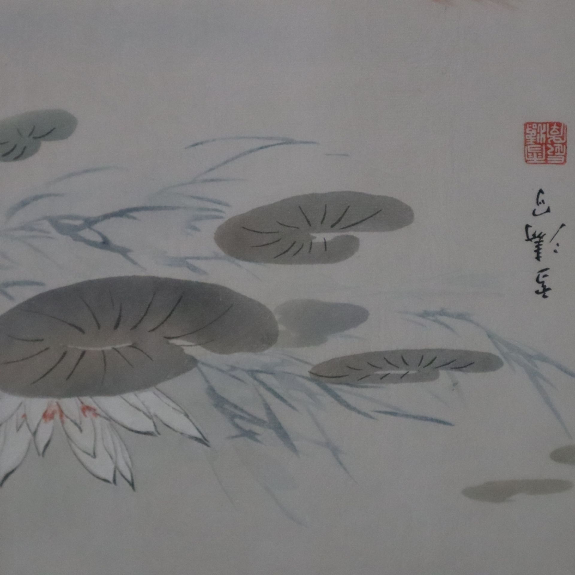 Zwei Farbholzschnitte - China, teils koloriert, 1x Sitzender Papagei nach Qi Baishi mit Aufschrift  - Bild 5 aus 8