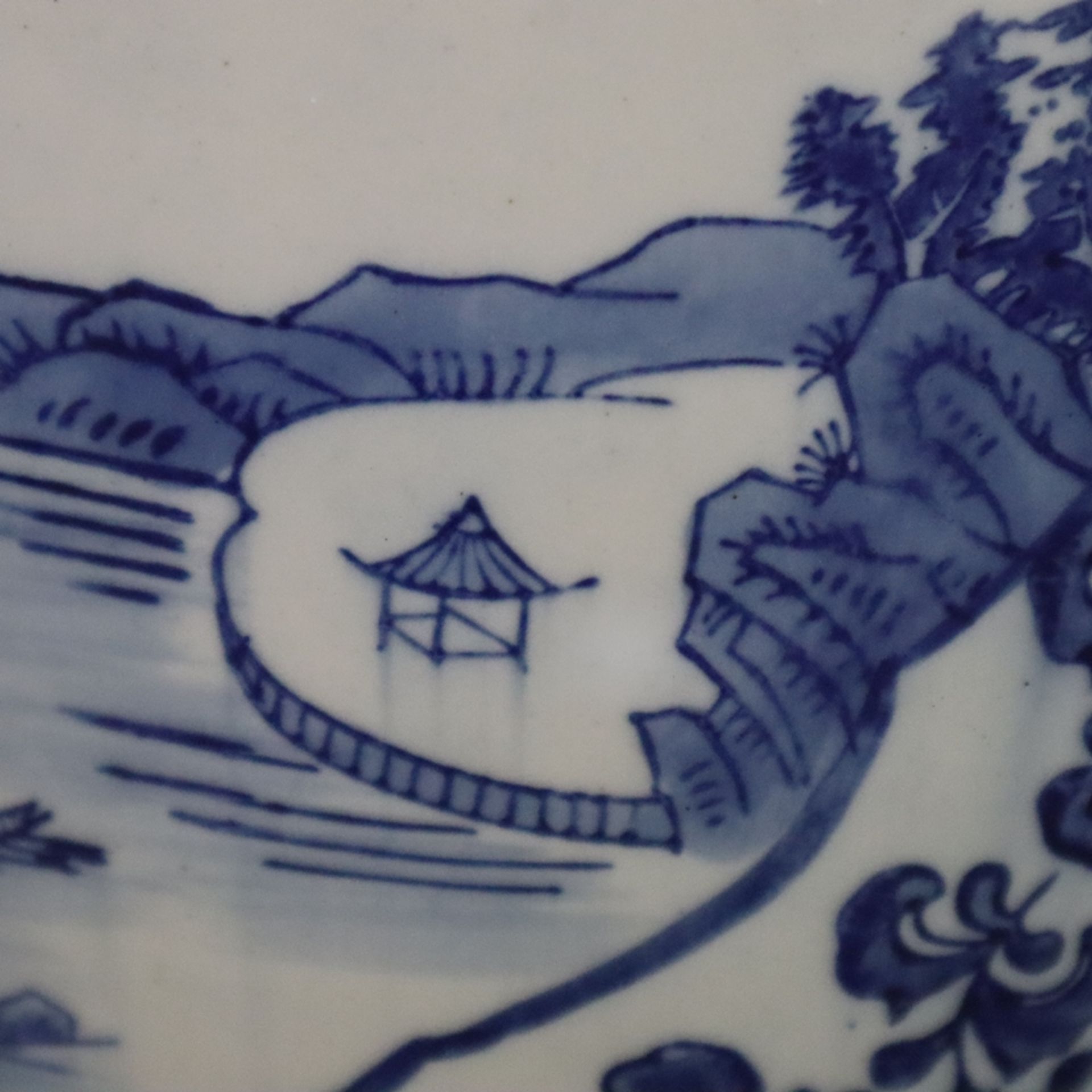 Hoher Ingwertopf - China 20.Jh., Porzellan mit Dekor in Unterglasurblau, schau- und rückseitig groß - Bild 9 aus 14