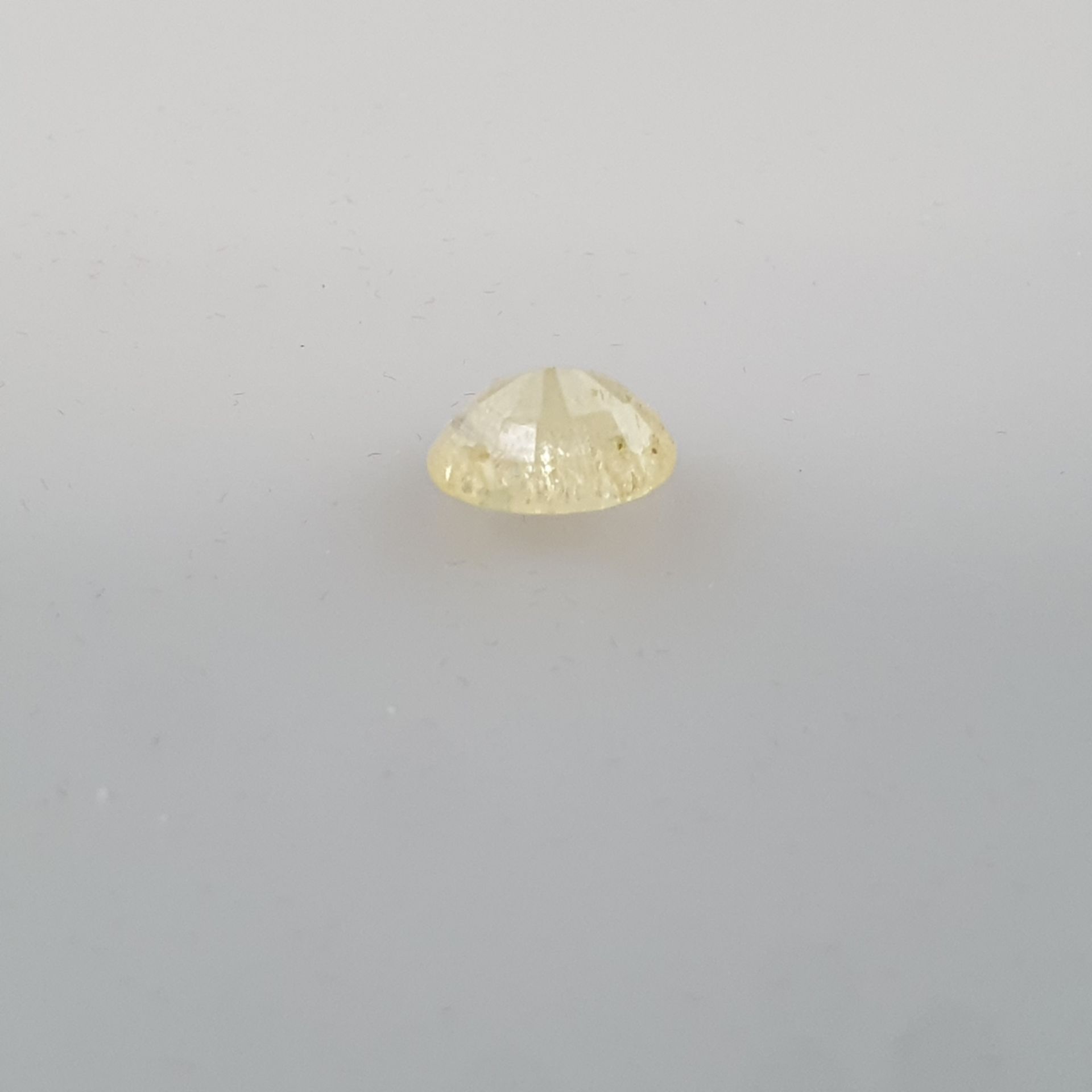 Loser Saphir - 3,57 ct., gelb, Ovalschliff, Maße: 9,8 x 7,7 x 5,4 mm, WGI-Zertifikat/ WGI-Nr. 96241 - Bild 4 aus 6