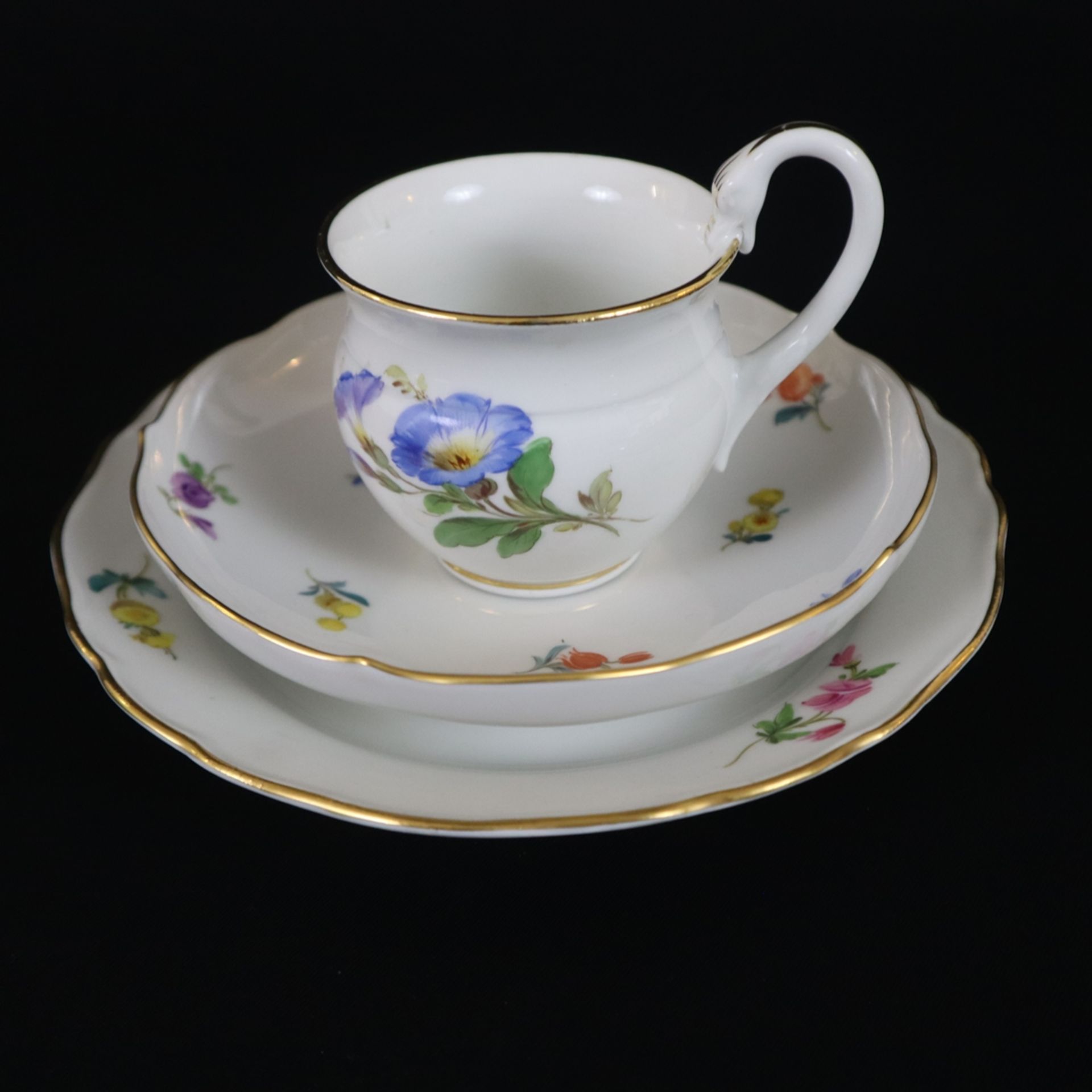 Konvolut Meissen - 5-tlg., Knaufzeit (1850-1924), Porzellan, polychrome Bemalung mit Blumenarrangem - Bild 2 aus 9