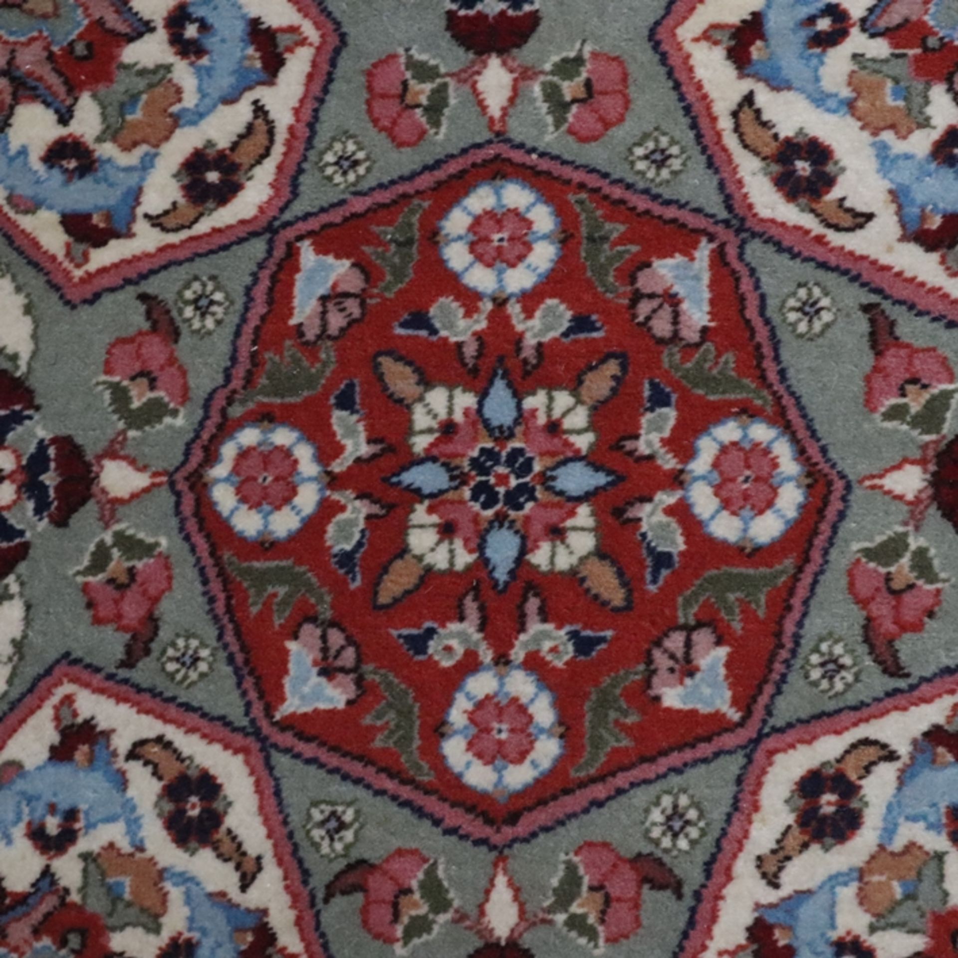 Orientteppich - Türkei, 2. Hälfte 20. Jh., Wolle, beigegrundig, geometrisches und florales Muster, - Image 3 of 6