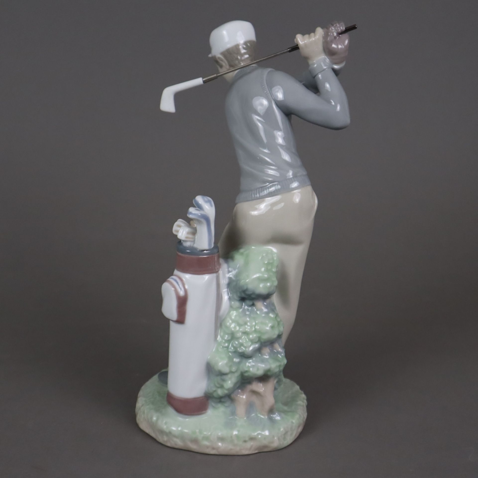 "Golfspieler" - Lladro, Spanien, Porzellan, Entwurf: Vicente Martinez (1972), Modellnummer 4824, po - Image 7 of 8