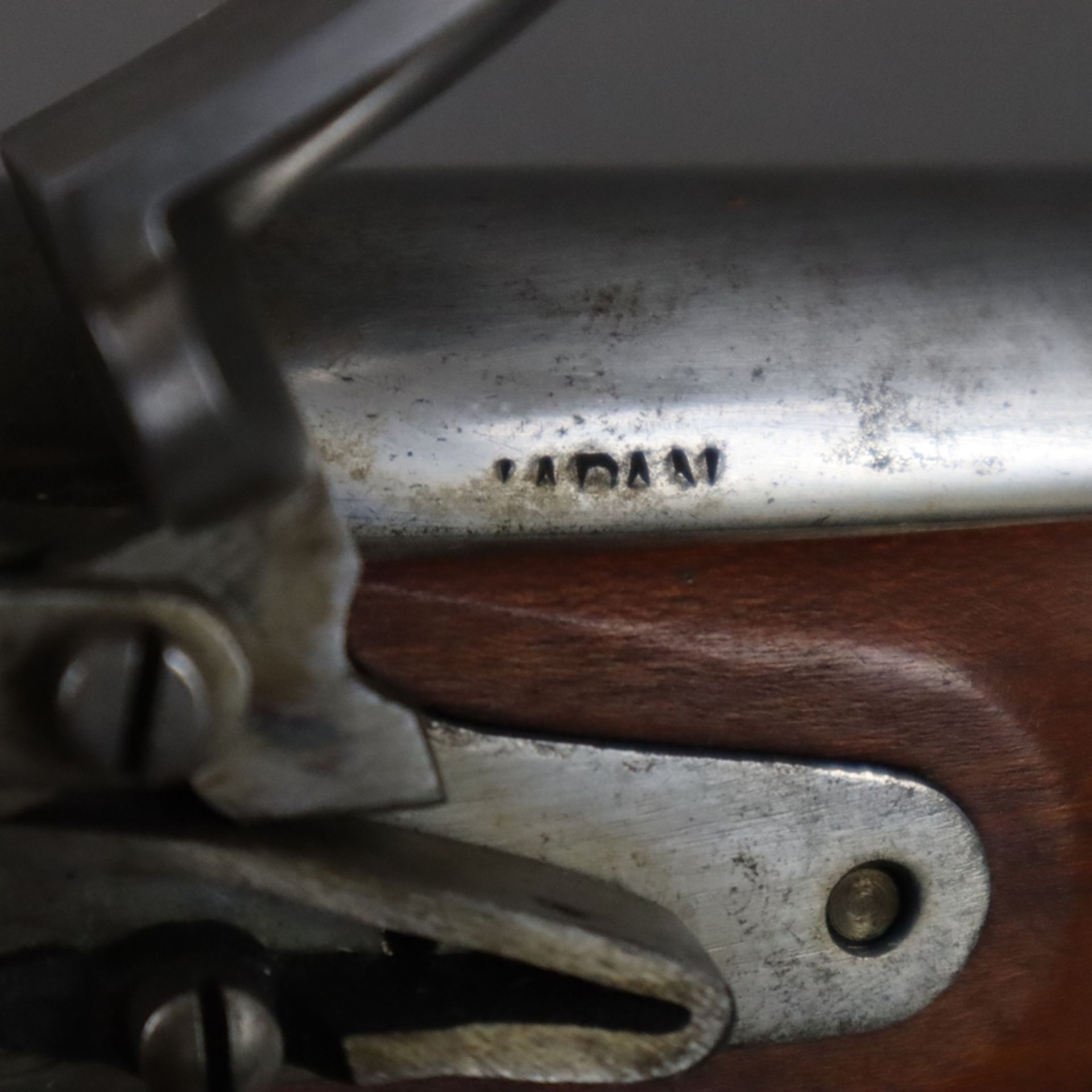 Steinschlosspistole - japanische Replik einer englischen Pistole, runder glatter Lauf, Schlossteile - Bild 4 aus 11