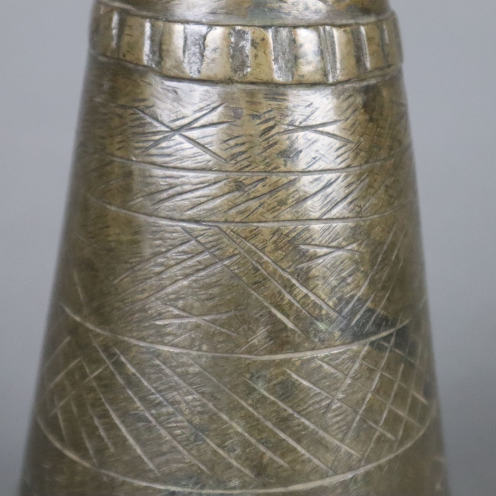 Kamelglocke - Bronze, Persien, 19. Jh. oder früher, schwere Glocke in ausgestellter Form über rund- - Image 3 of 6