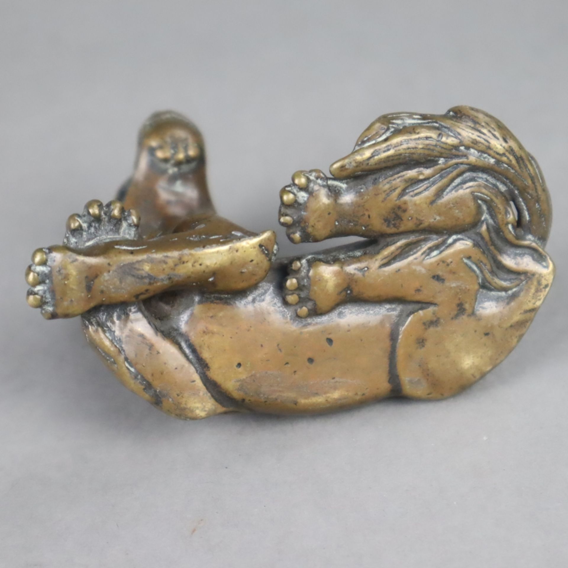 Fabelwesen "Qilin" / Paperweight - Bronze, braun patiniert, überaus detailreiche Ausführung in ents - Bild 5 aus 5
