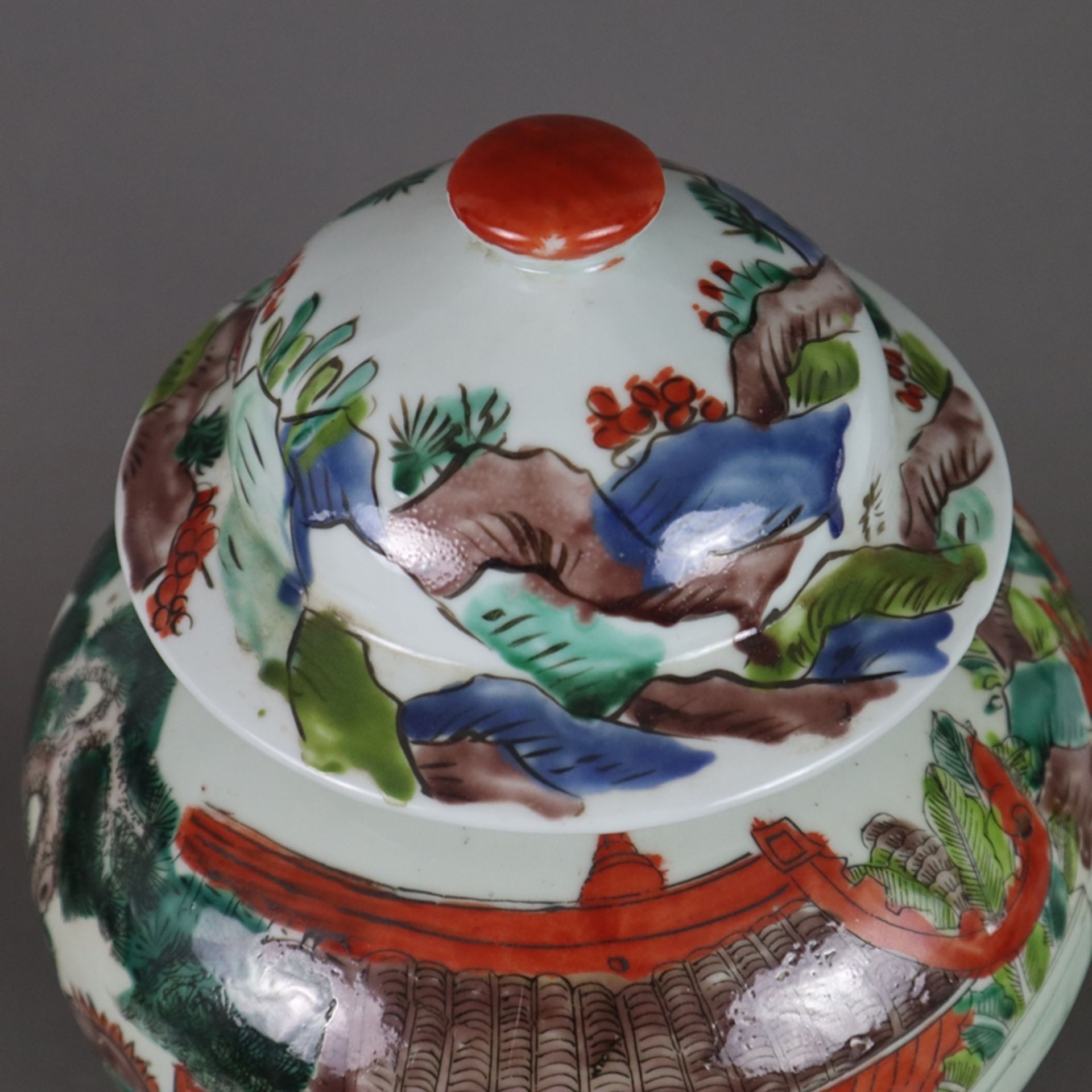 Deckelvase - Porzellan, balusterförmige Wandung mit Dekor in den Farben der Famille vert, umlaufend - Bild 2 aus 15