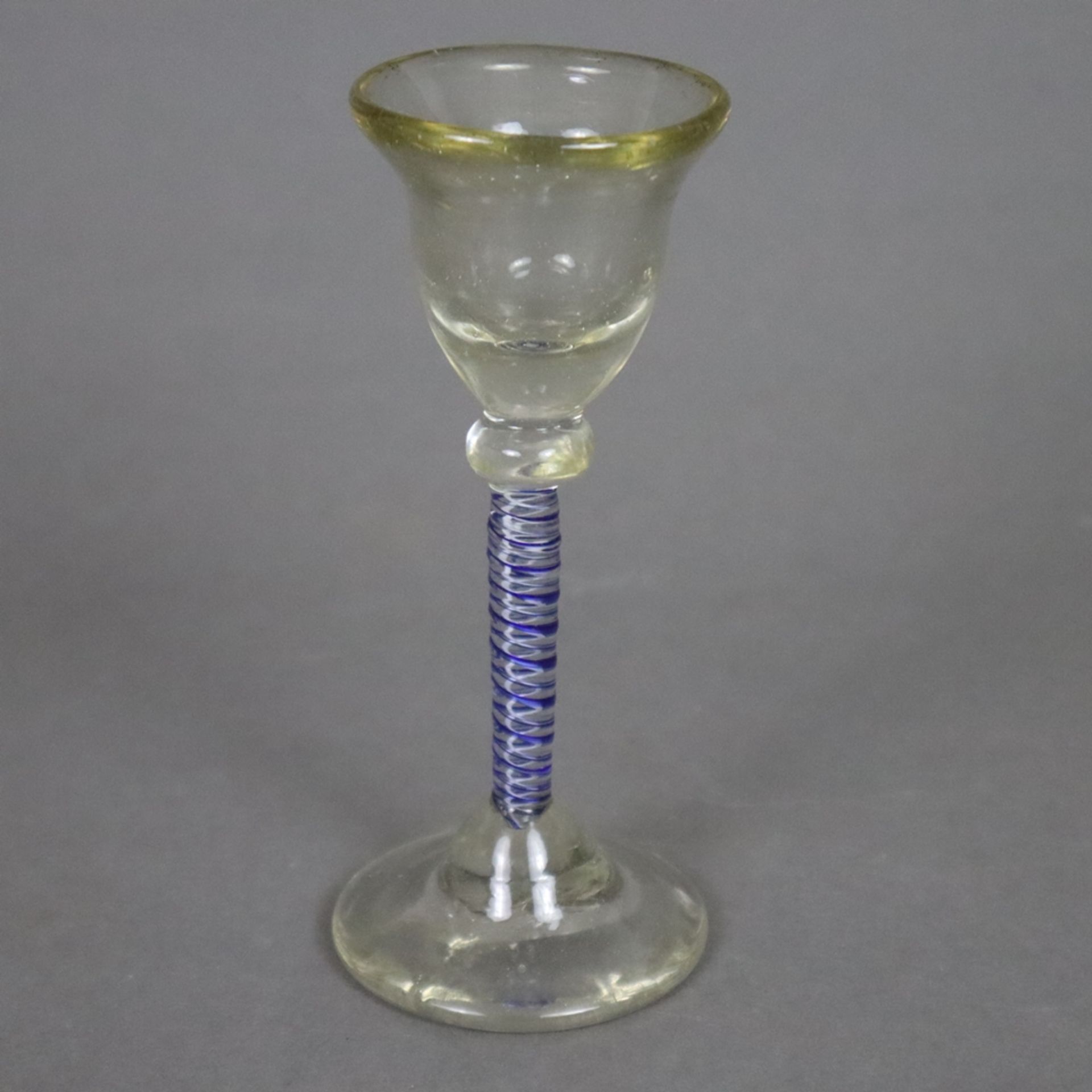 Vier Gläser - 19. Jh./um 1900, farbloses Glas, 1x jagdliches Kelchglas, zehnfach facettierter Fuß m - Image 8 of 14