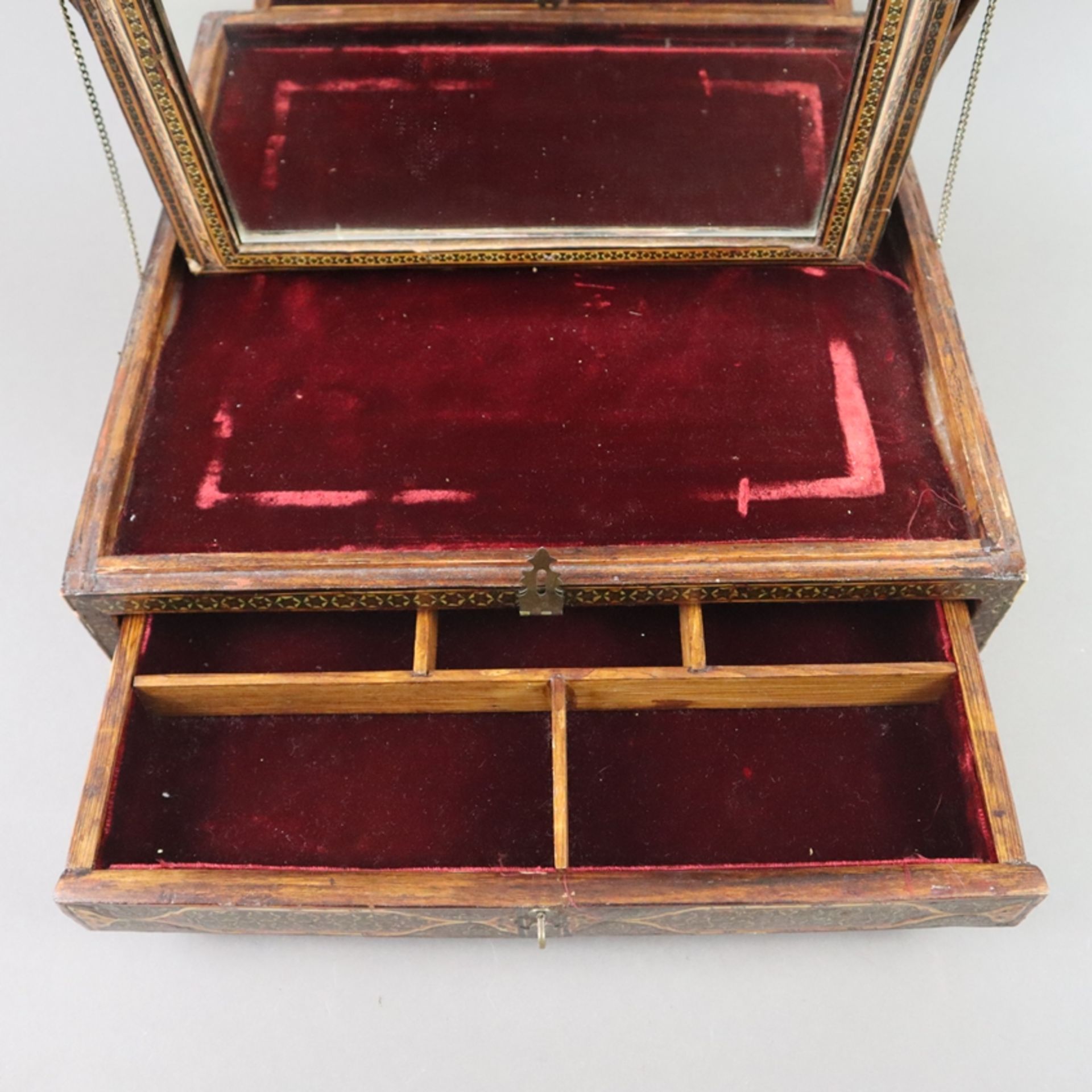 Spiegelschatulle - Persien, große Holzkassette mit durch Ketten gesichertem Scharnierdeckel, intars - Image 4 of 8