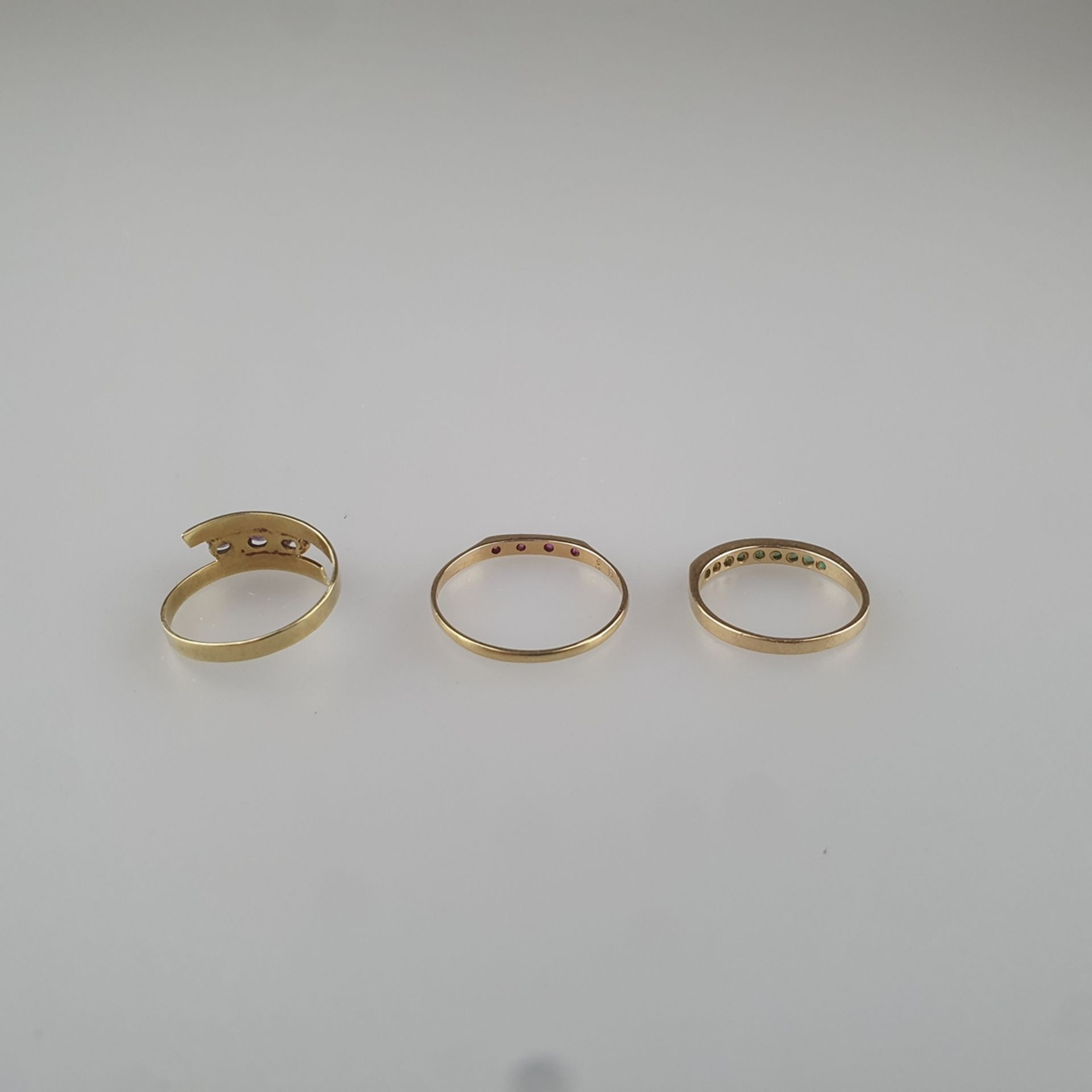 Ringkonvolut - Gelbgold 585/000 (14K), meist gestempelt / alle geprüft, 3 Ringe, Besatz mit kleinen - Bild 5 aus 6