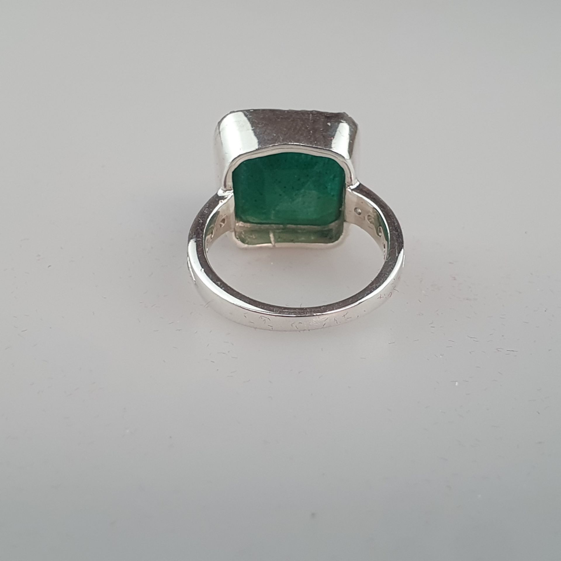 Silberring mit Smaragd - Sterling Silber, gestempelt, rechteckiger Ringkopf besetzt mit Smaragd im - Image 5 of 9