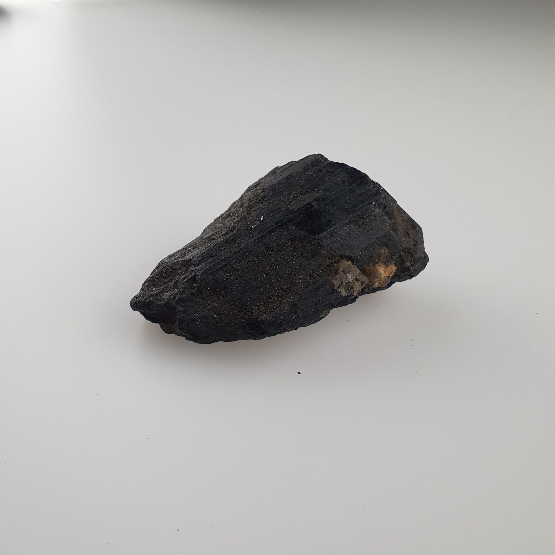 Großer schwarzer Turmalin - natürlicher Rohstein von ca. 764ct., Gewicht ca. 153g, Maße ca. 67 x 45 - Bild 5 aus 5