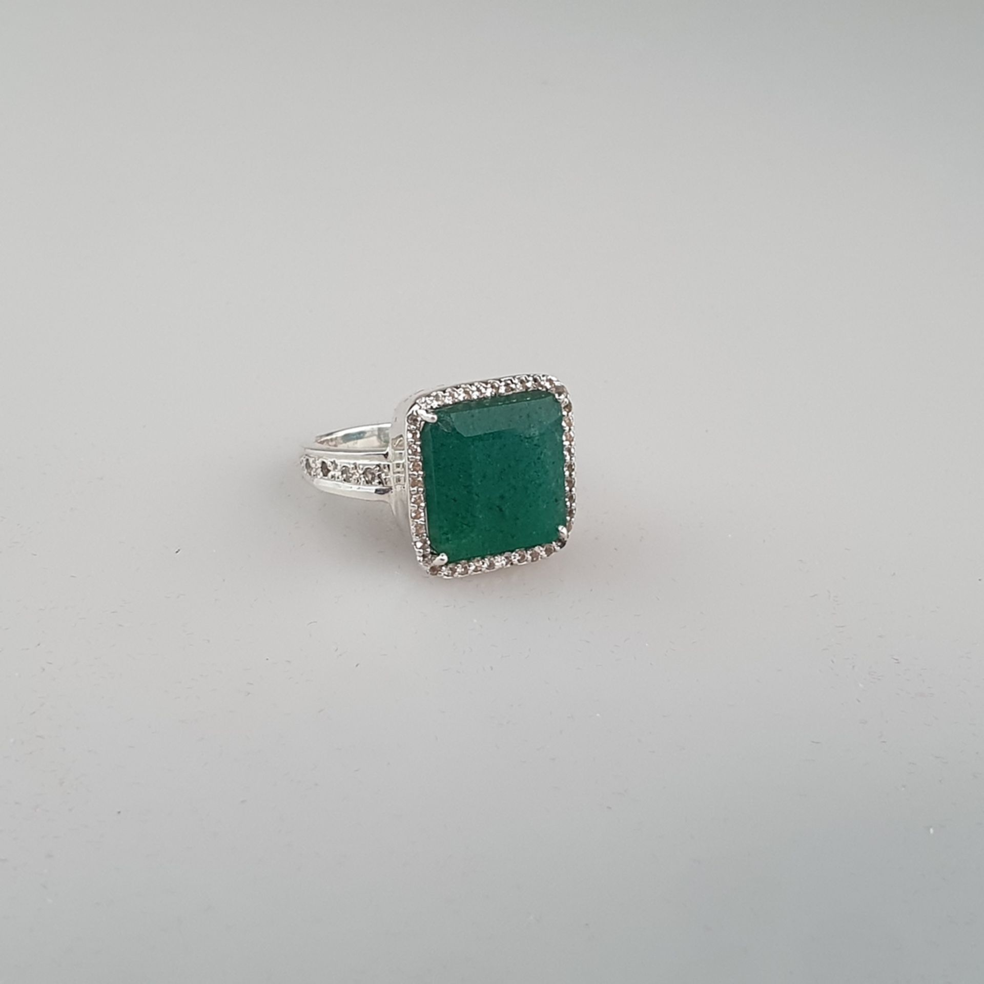 Silberring mit Smaragd - Sterling Silber, gestempelt, rechteckiger Ringkopf besetzt mit Smaragd im