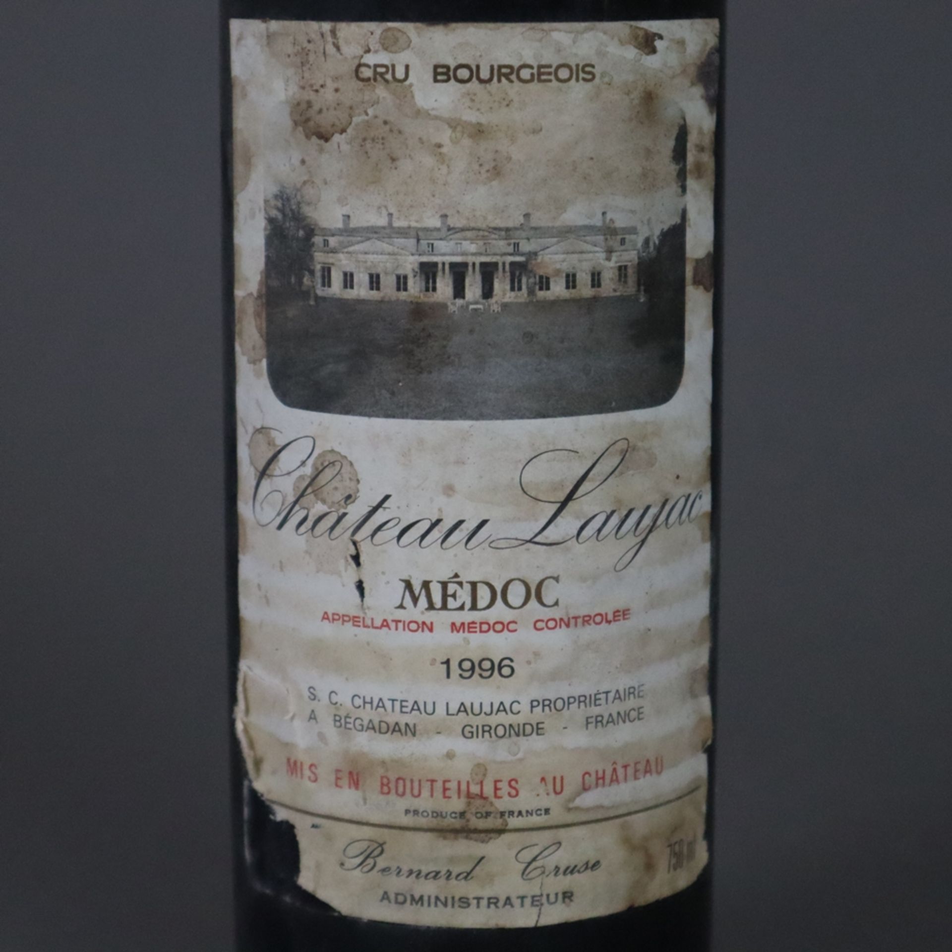 Wein - 1996 Château Laujac, Médoc, France, 0,7 L, Flasche verschmutzt, Etikett stark beschädigt - Image 4 of 6