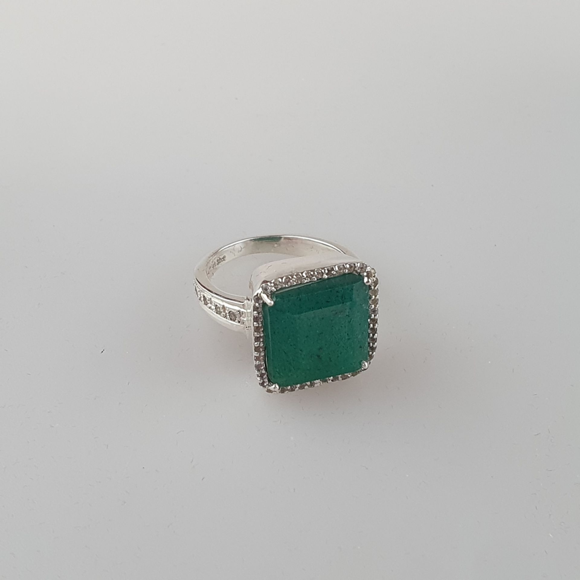Silberring mit Smaragd - Sterling Silber, gestempelt, rechteckiger Ringkopf besetzt mit Smaragd im - Image 3 of 9