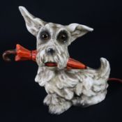 Rauchverzehrer "Terrier mit Schirm im Maul" - Goebel, Porzellan, bunt bemalt, Glasaugen, elektrifiz