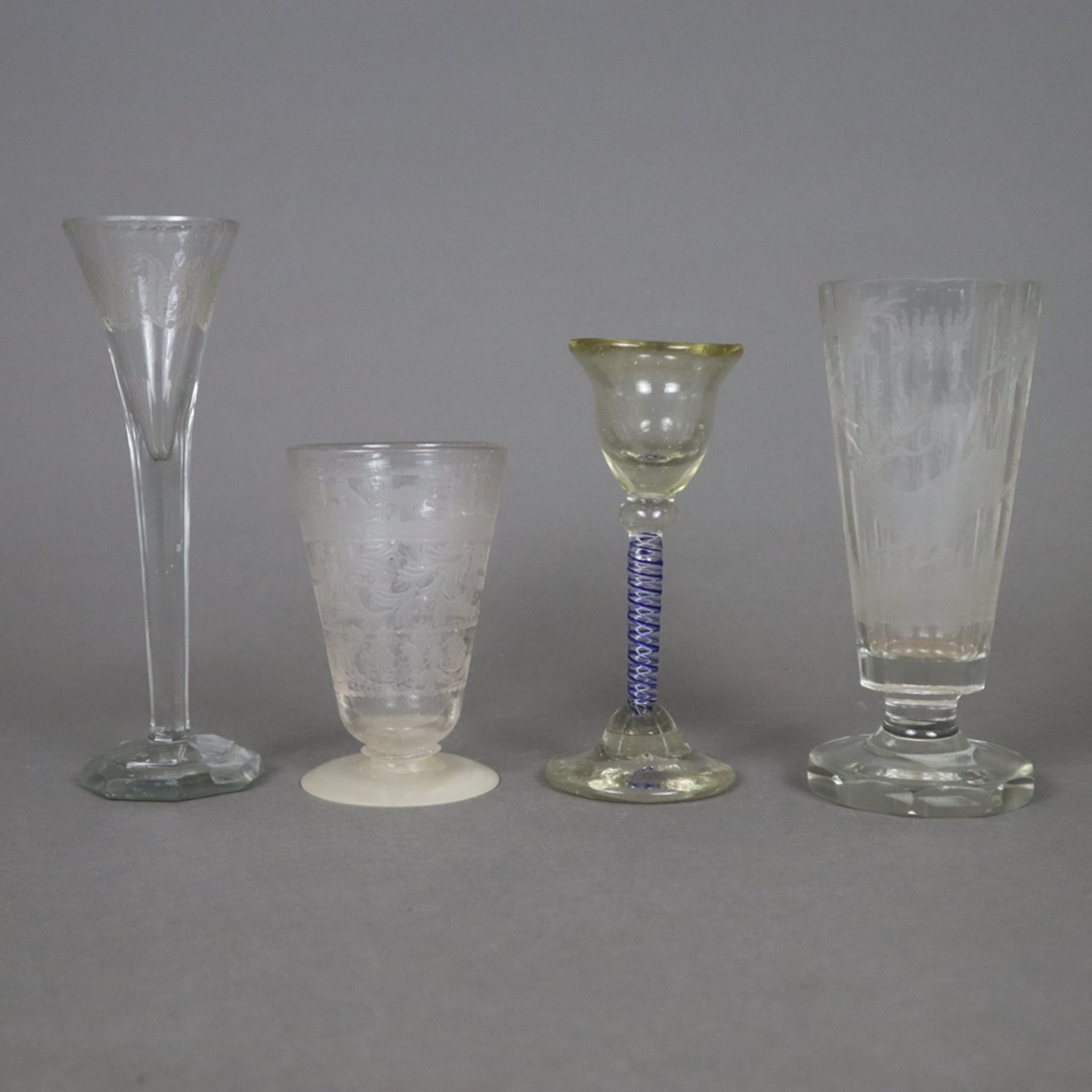Vier Gläser - 19. Jh./um 1900, farbloses Glas, 1x jagdliches Kelchglas, zehnfach facettierter Fuß m
