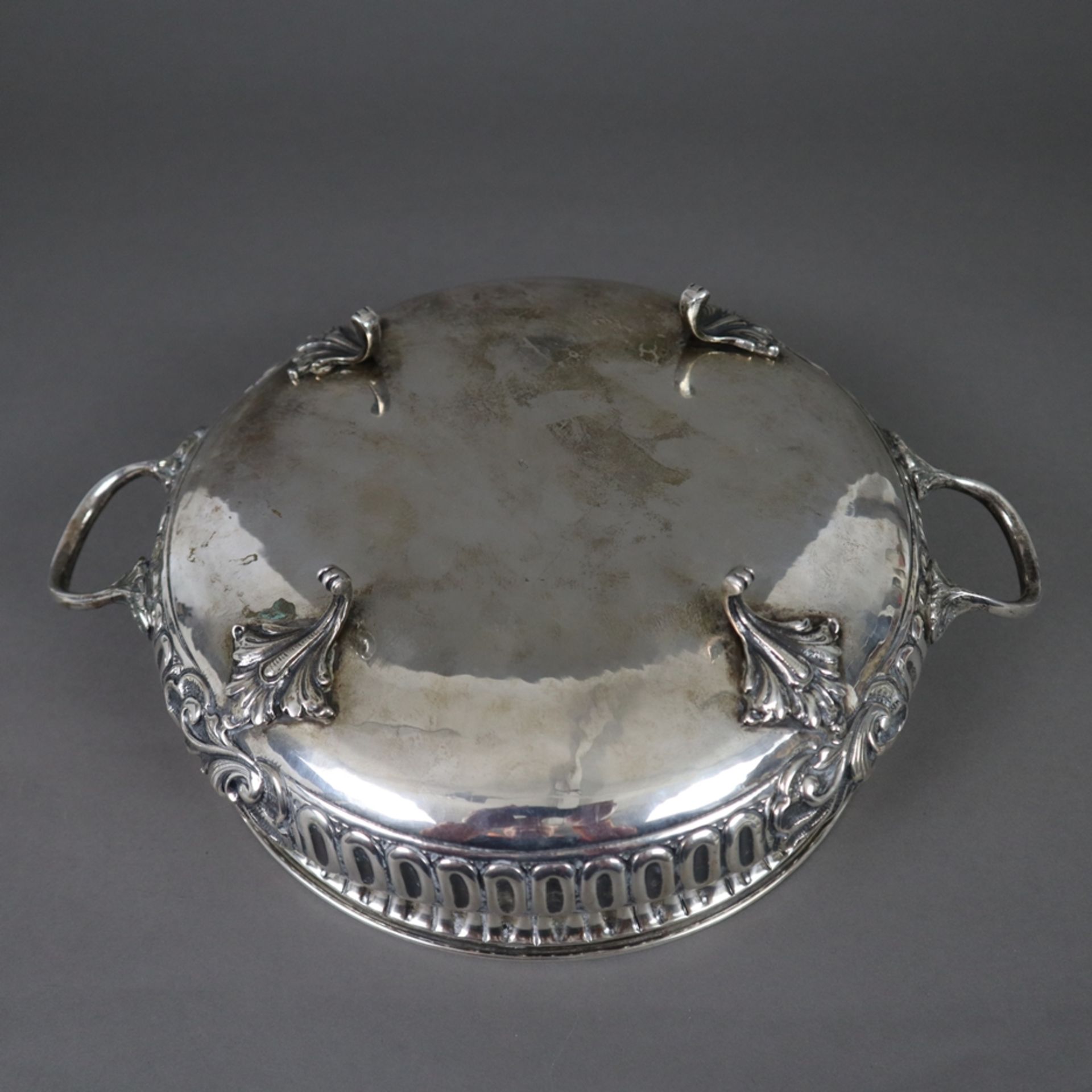 Deckelterrine - 800er Silber, godronierte runde Terrine auf vier Füßen mit zwei seitlichen Handhabe - Bild 8 aus 9