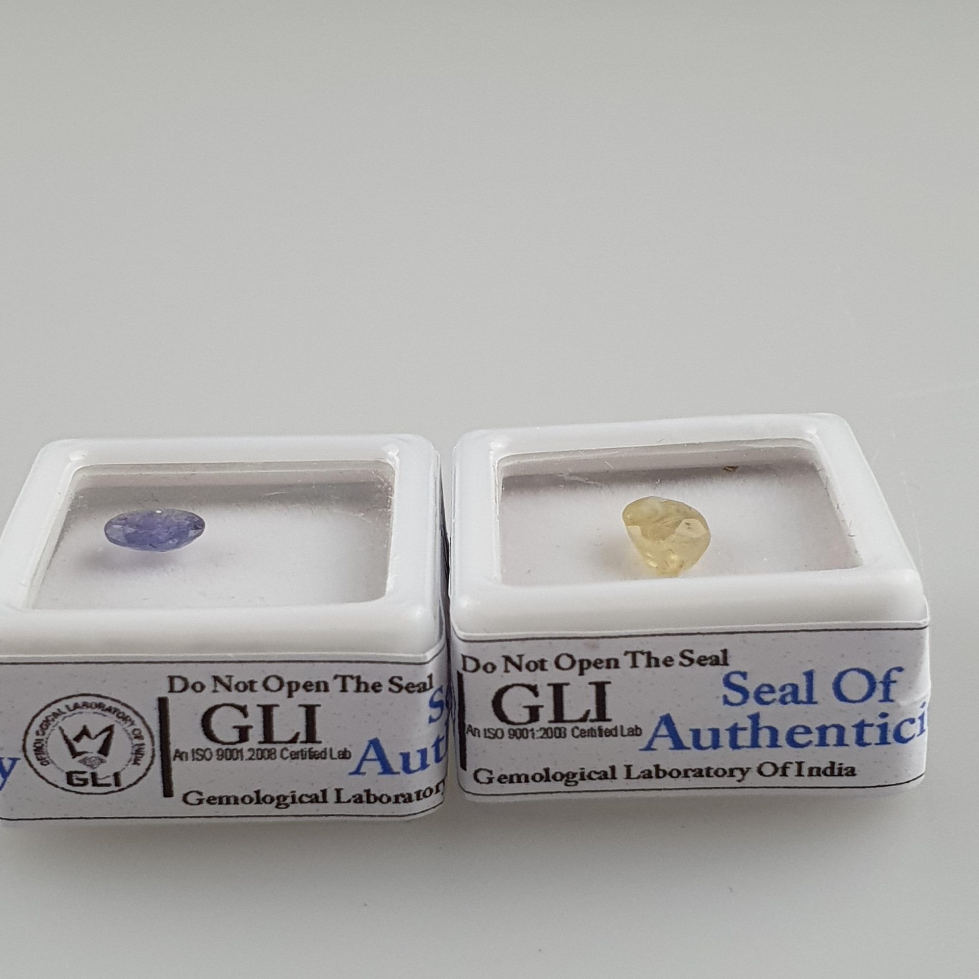 Zwei lose Saphiren - 1x gelber Saphir von 1,850ct, 1x blauer Saphir von 0,600 ct, jeweils in Box ve - Bild 3 aus 4