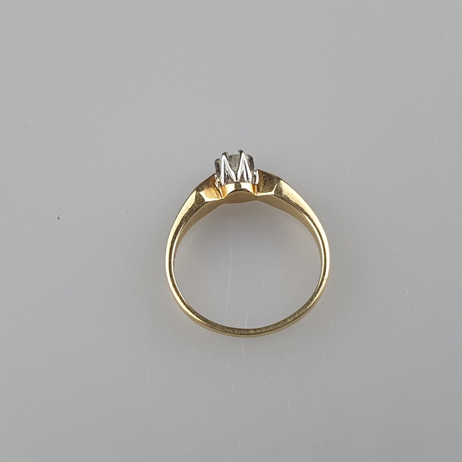 Solitärring - Gelbgold 585/000 (14K), innen gestempelt, Besatz mit 1 Diamant im Brillantschliff von - Bild 5 aus 5