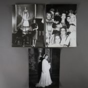 Konvolut: Drei Fotografien von Maria Callas - s/w Fotografien, verso diverse Stempel, unter anderem