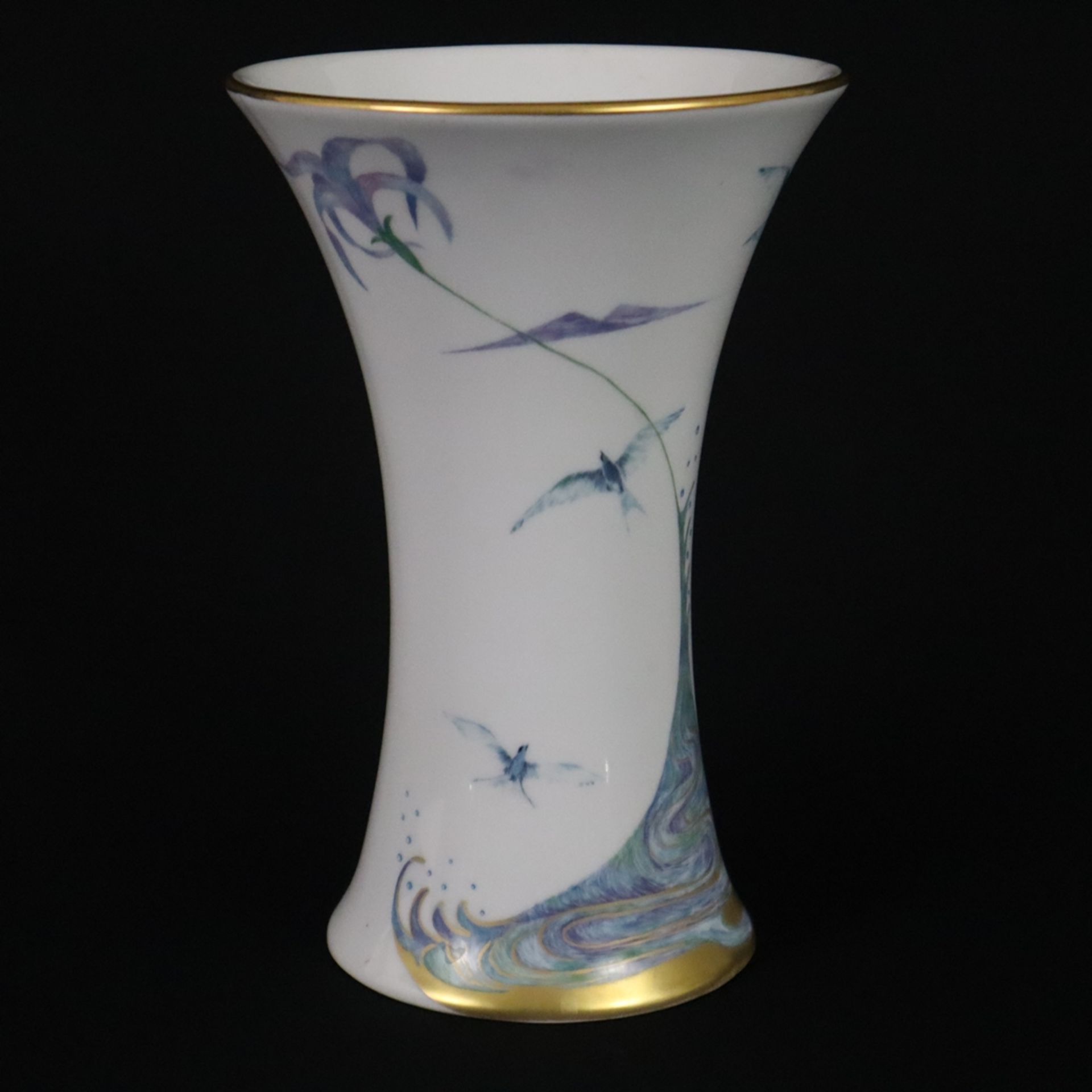 Zwei Teile Hoechst-Porzellan - 20.Jh., 1x Vase, Trichterform, polychromer Druckdekor, H. ca. 22 cm, - Image 5 of 6