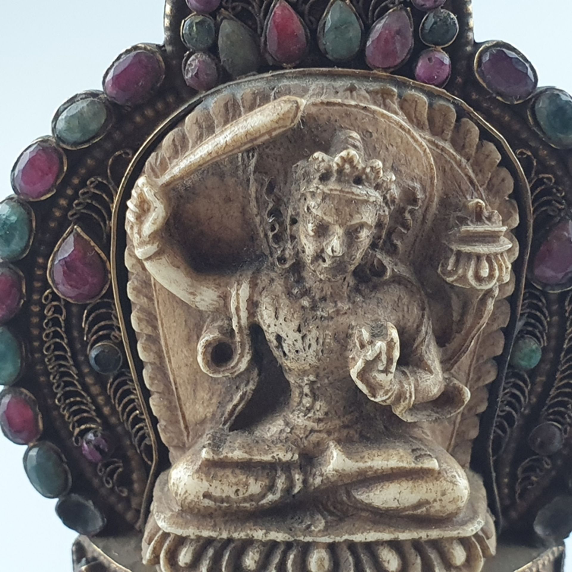 Figur des Manjushri (Bodhisattva der Gelehrsamkeit) - nepalotibetisch, 20. Jh., Silberlegierung, Be - Bild 2 aus 8