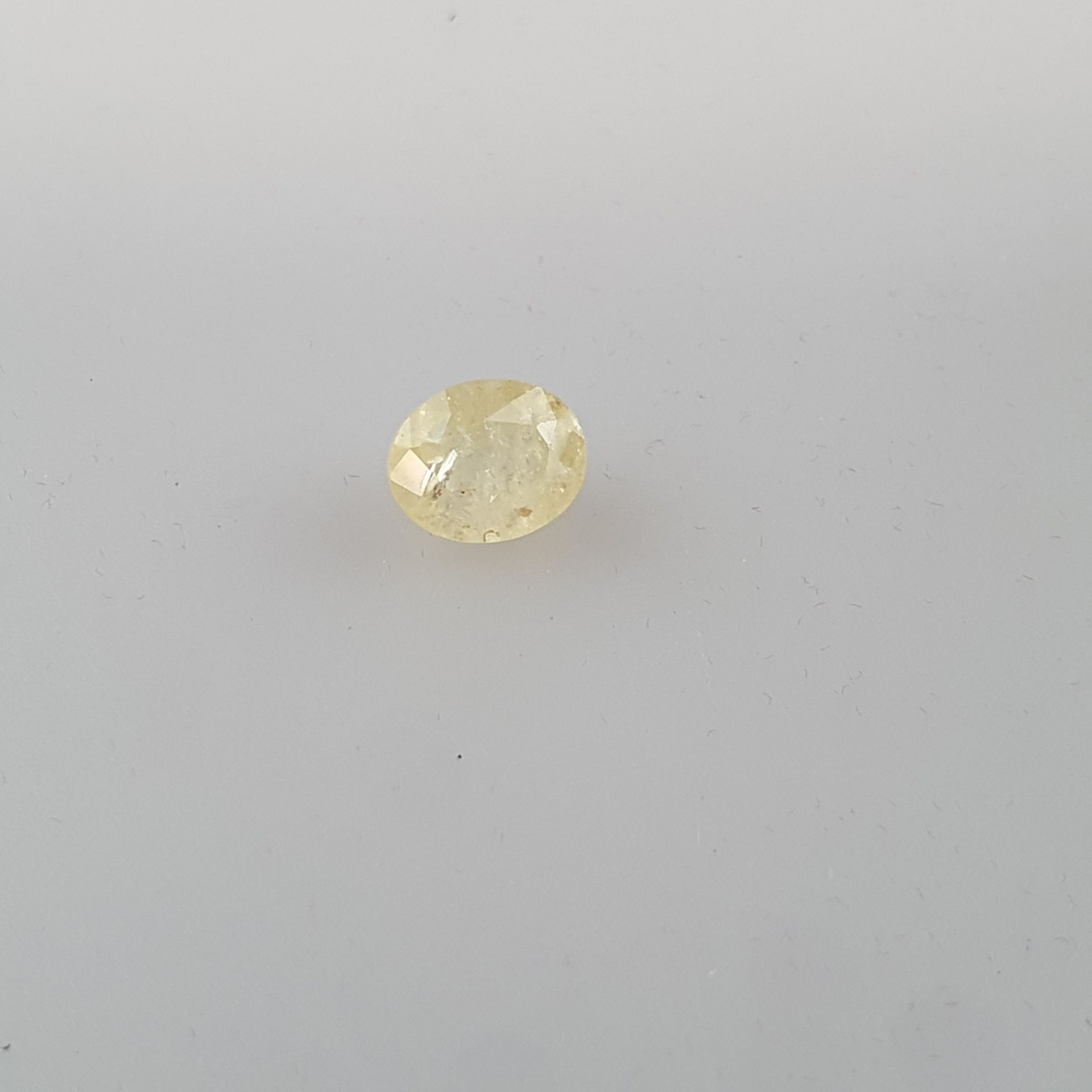 Loser Saphir - 3,57 ct., gelb, Ovalschliff, Maße: 9,8 x 7,7 x 5,4 mm, WGI-Zertifikat/ WGI-Nr. 96241 - Bild 2 aus 6