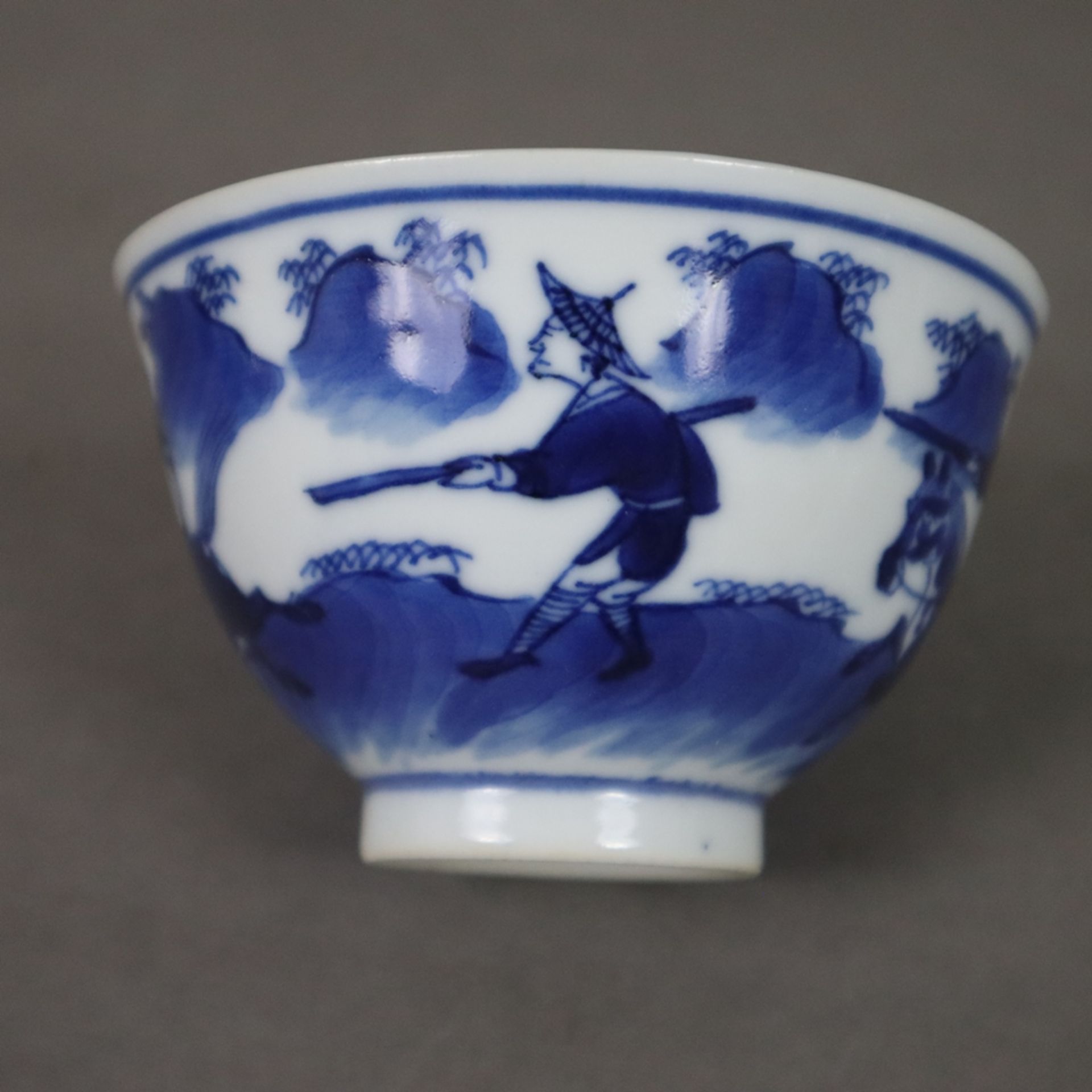Drei Blauweiß-Koppchen und 3 Tellerchen - China, Porzellan, auf der Wandung Landschaften mit beritt - Bild 6 aus 11
