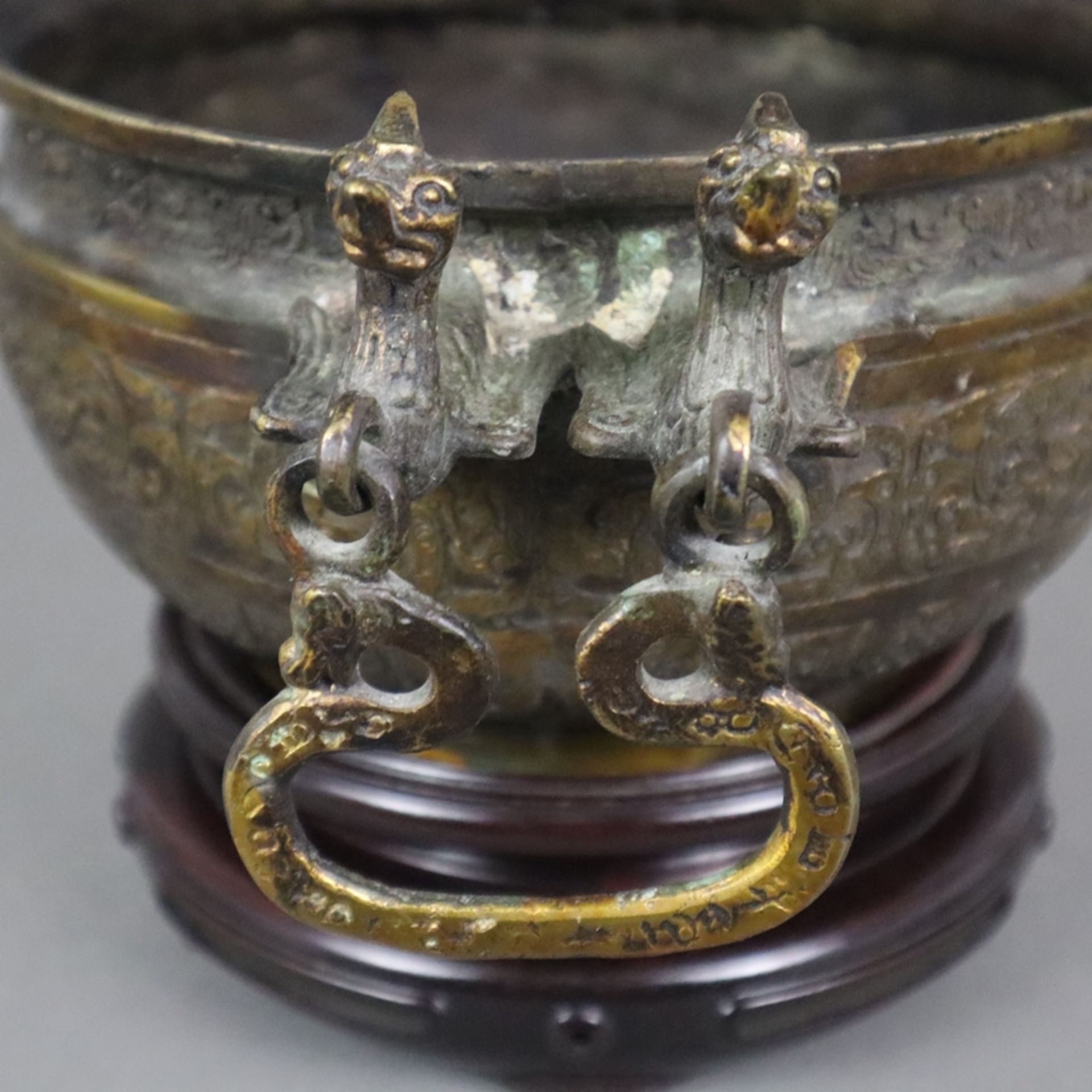 Räucherschale mit Deckel - China, Bronze mit Resten der Vergoldung, halbkugelige Schale auf Standri - Bild 8 aus 14