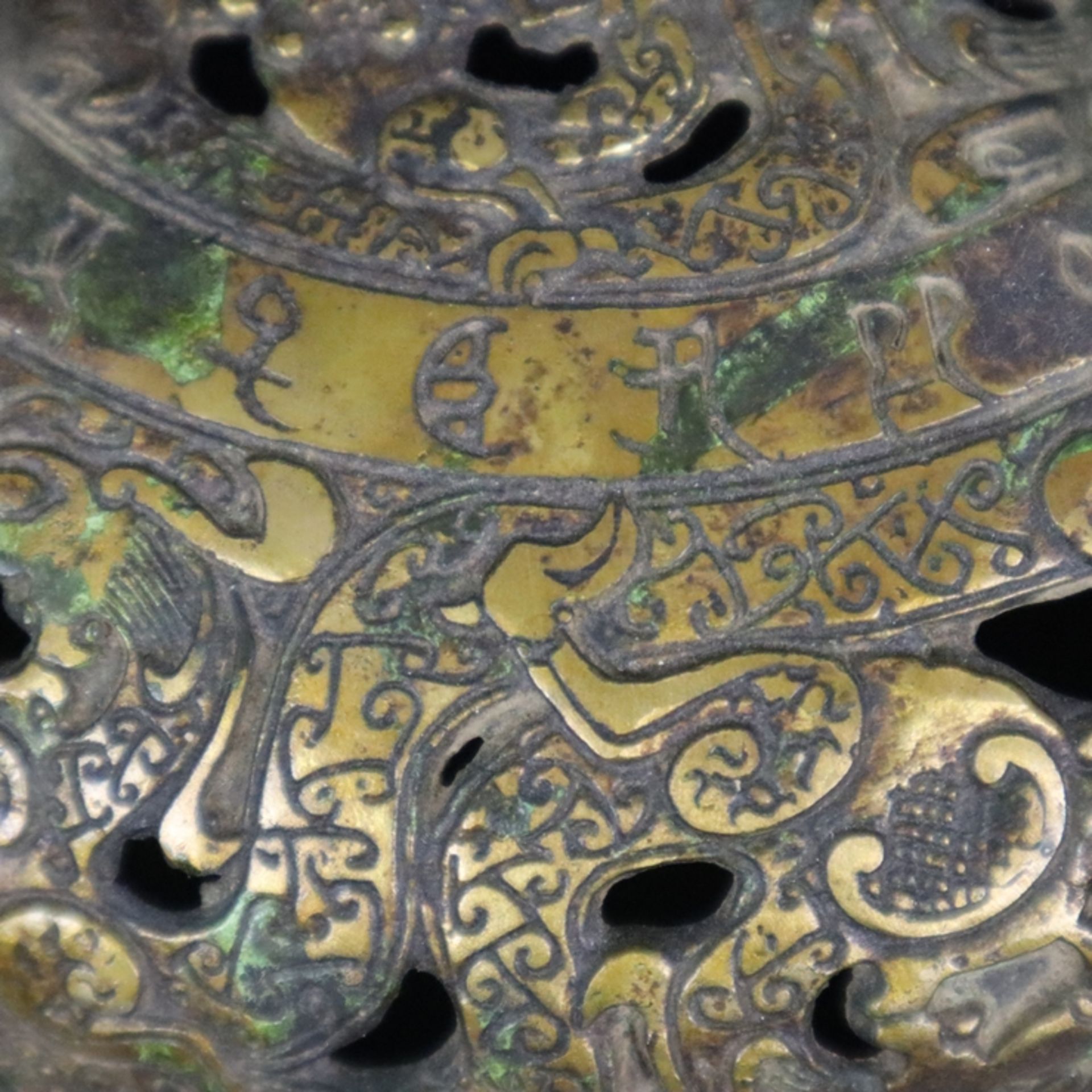 Räucherschale mit Deckel - China, Bronze mit Resten der Vergoldung, halbkugelige Schale auf Standri - Bild 6 aus 14