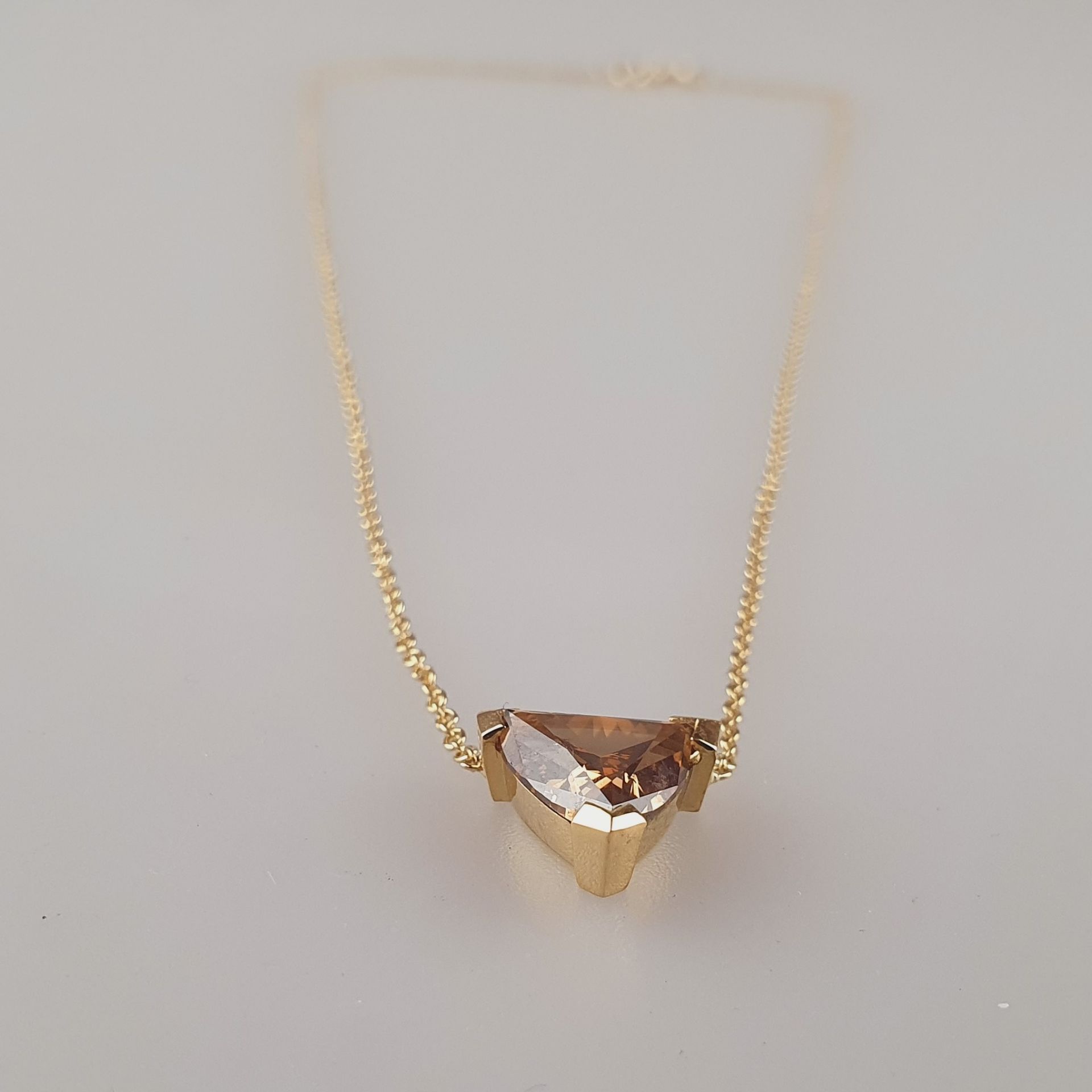 Diamantanhänger an zarter Kette - Gelbgold 750/000, gestempelt, Anhänger besetzt mit 1 Diamanten im - Bild 4 aus 9