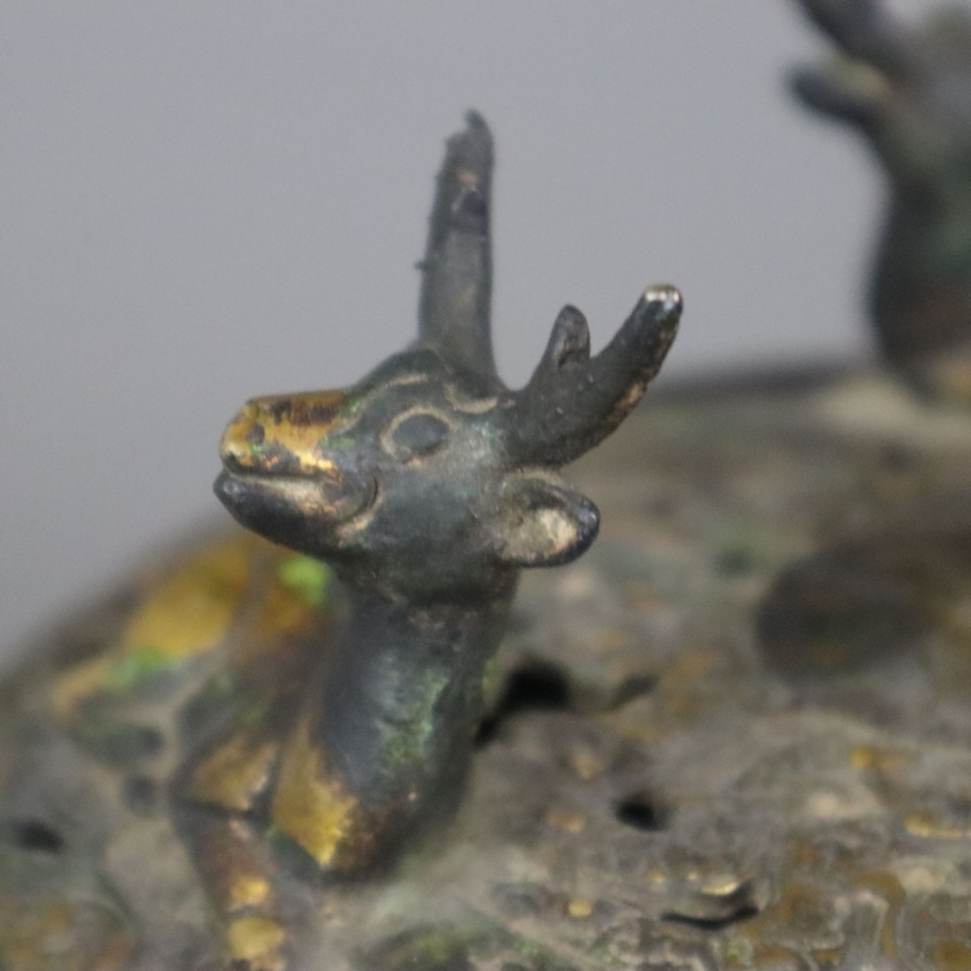 Räucherschale mit Deckel - China, Bronze mit Resten der Vergoldung, halbkugelige Schale auf Standri - Bild 4 aus 14