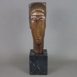 Modigliani, Amedeo (1884 Livourne -1920 Paris, nach) - "Tête de jeune fille à la frange", Bronze, b
