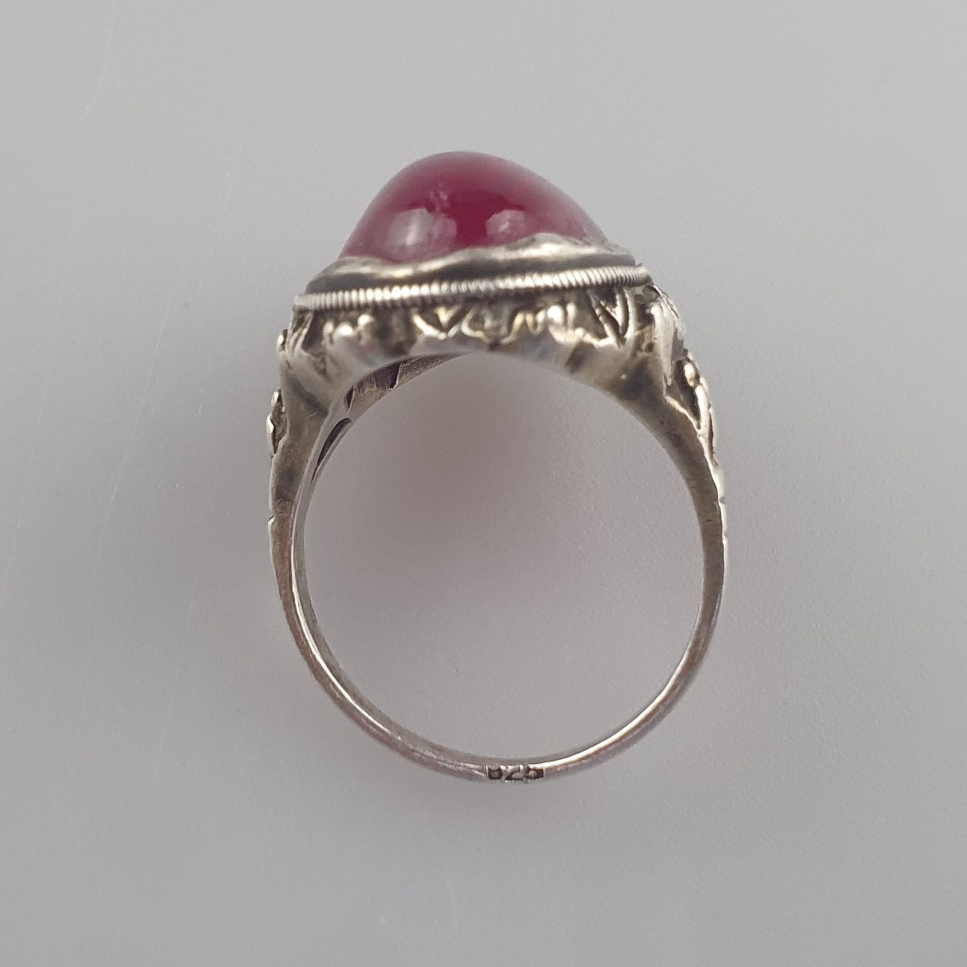 Silberring mit Rubin - mit ovalem poliertem Rubincabochon besetzt, Ringkopf ca.18 x 12 mm, Dm. Ring - Bild 6 aus 6