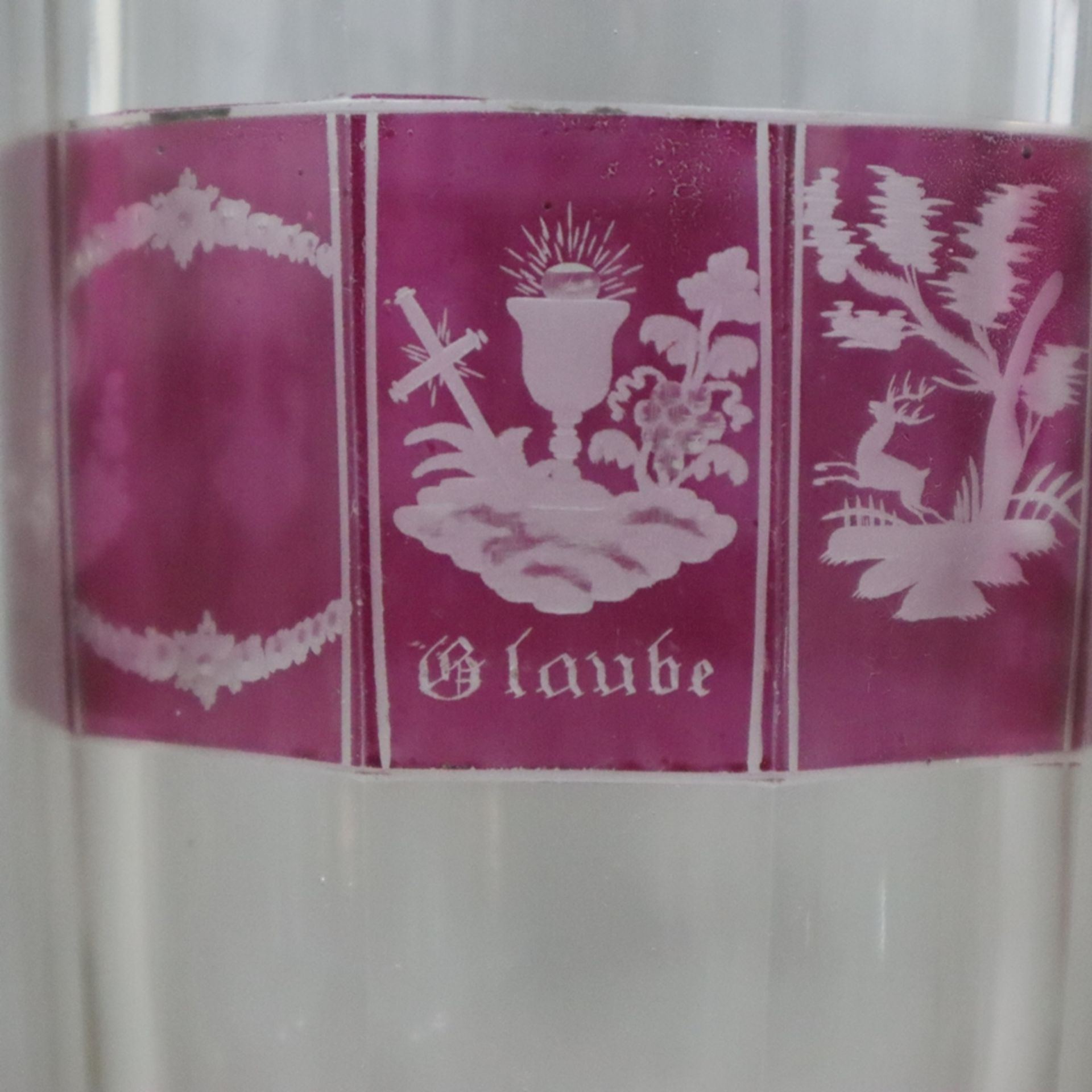 Biedermeier-Freundschaftsbecher - um 1840, farbloses Glas, gerade Becherform, zehnfach facettiert, - Bild 4 aus 7