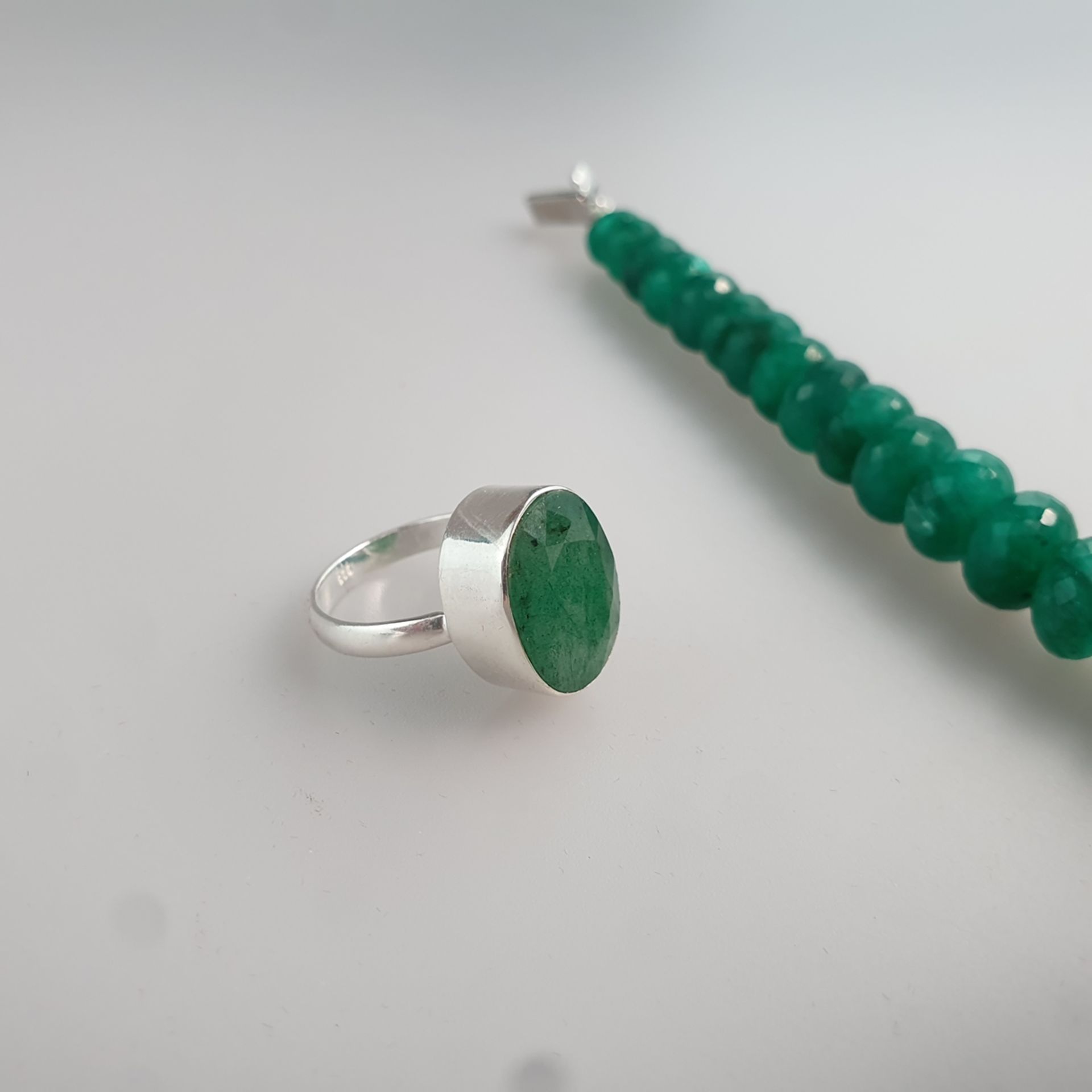Smaragdset mit Armband und Ring - Sterling Silber 925/000, Armband aus 24 facettierten Smaragdronde - Bild 5 aus 5