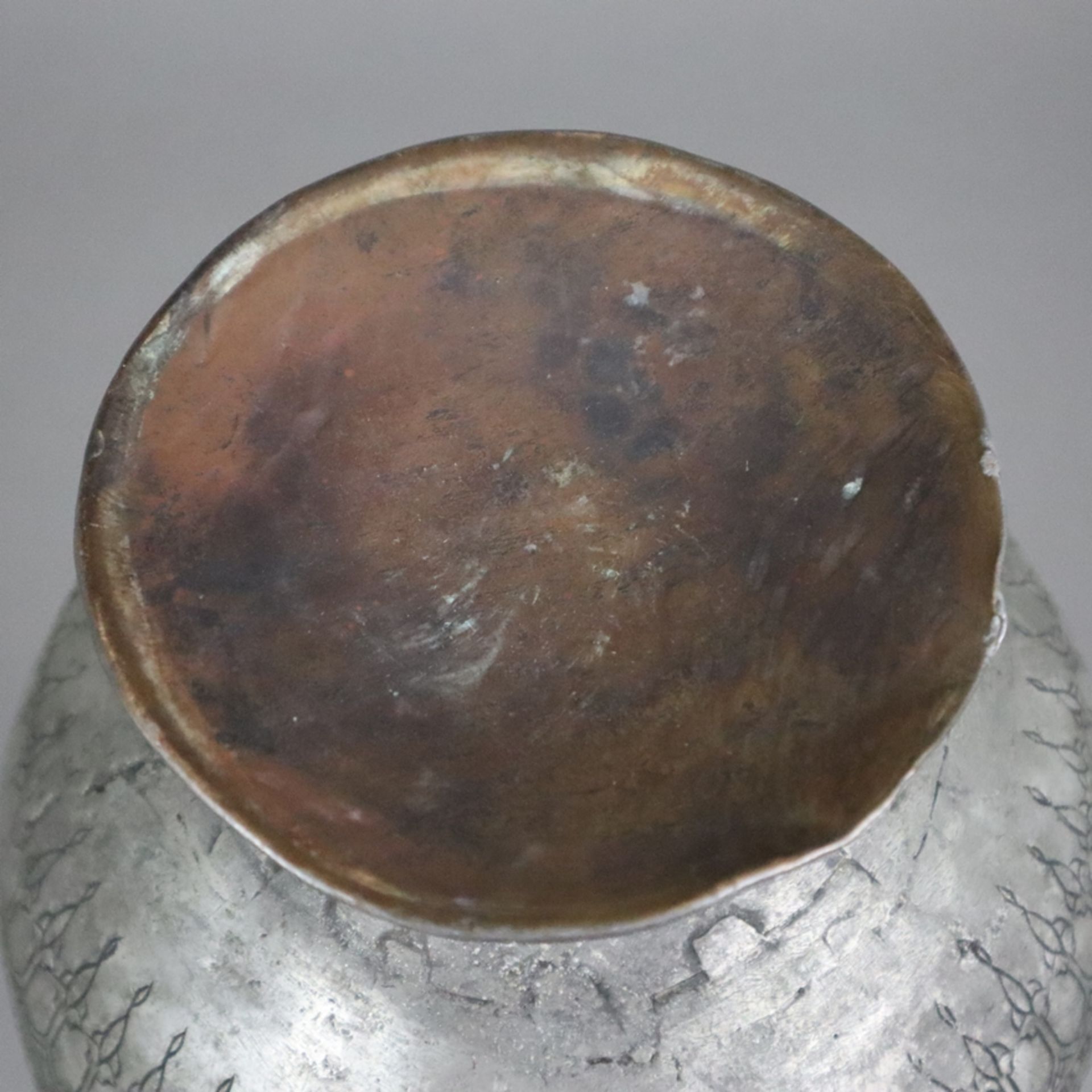 Vase - indopersisch, Kupfer versilbert / verzinnt?, birnförmige Vasenform am Hals durch Ringe gegli - Bild 9 aus 9