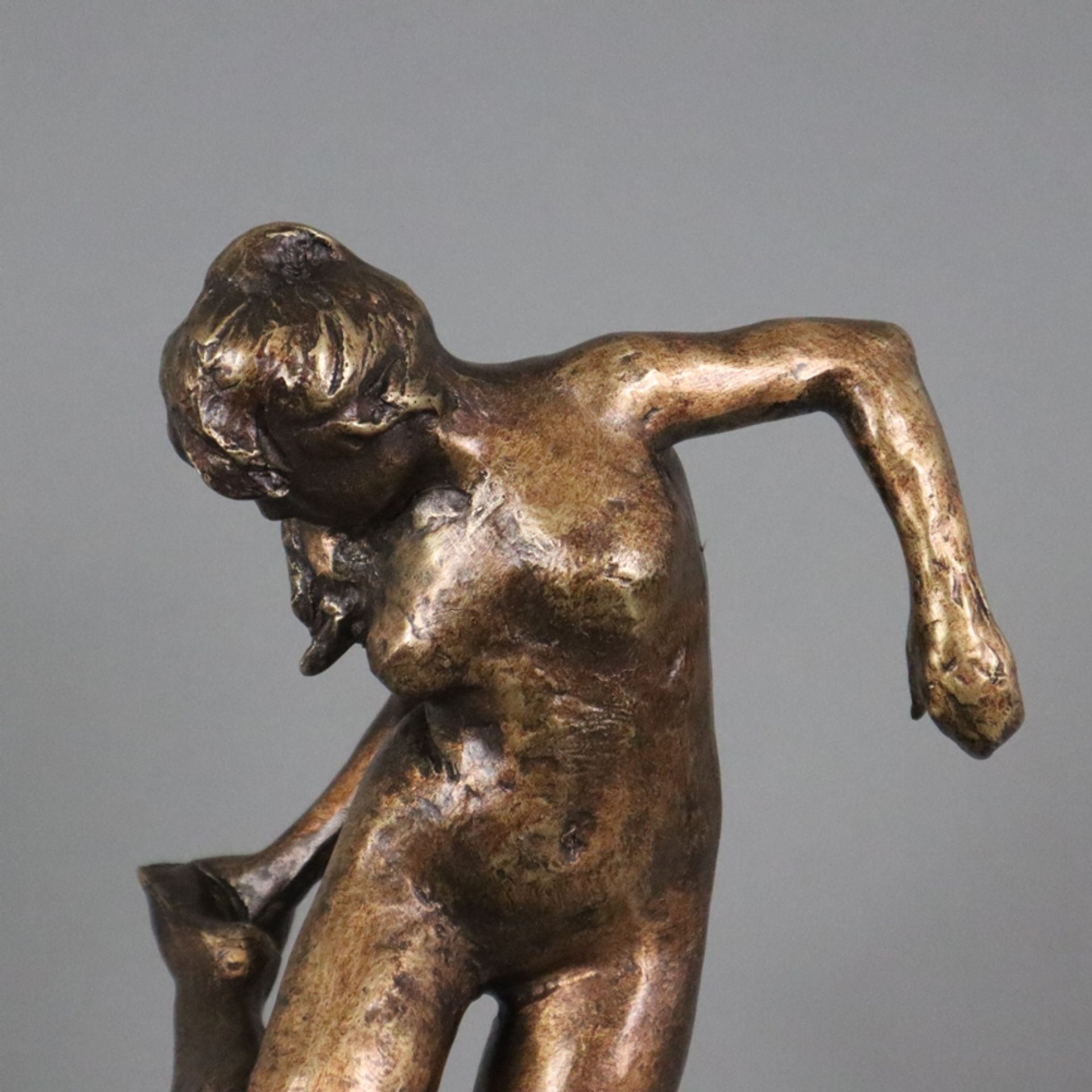 Degas, Edgar (1834 Paris -1917 ebenda, nach) - "Danseuse regardant la plante de son pied", Bronze, - Image 2 of 9