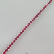 Schmales Tennisarmband mit Rubinen - Sterling Silber 925/000, 39 rundgeschliffene Rubine in Krappen