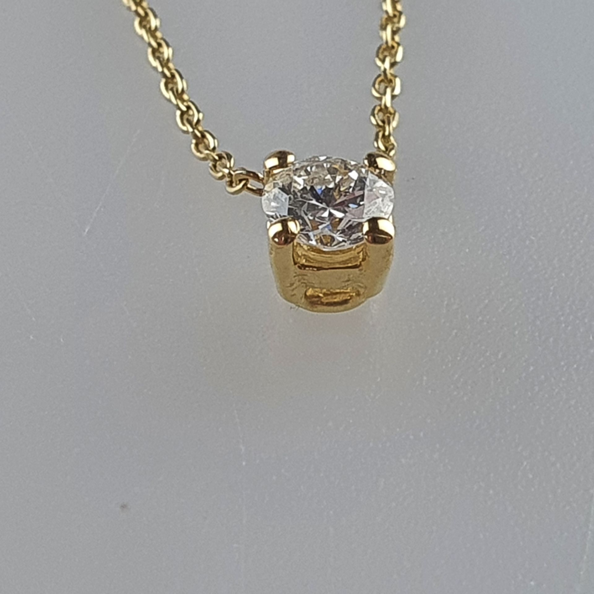 Diamantanhänger mit zarter Kette - Gelbgold 750/000, gestempelt, Anhänger besetzt mit 1 Diamanten v - Bild 3 aus 5