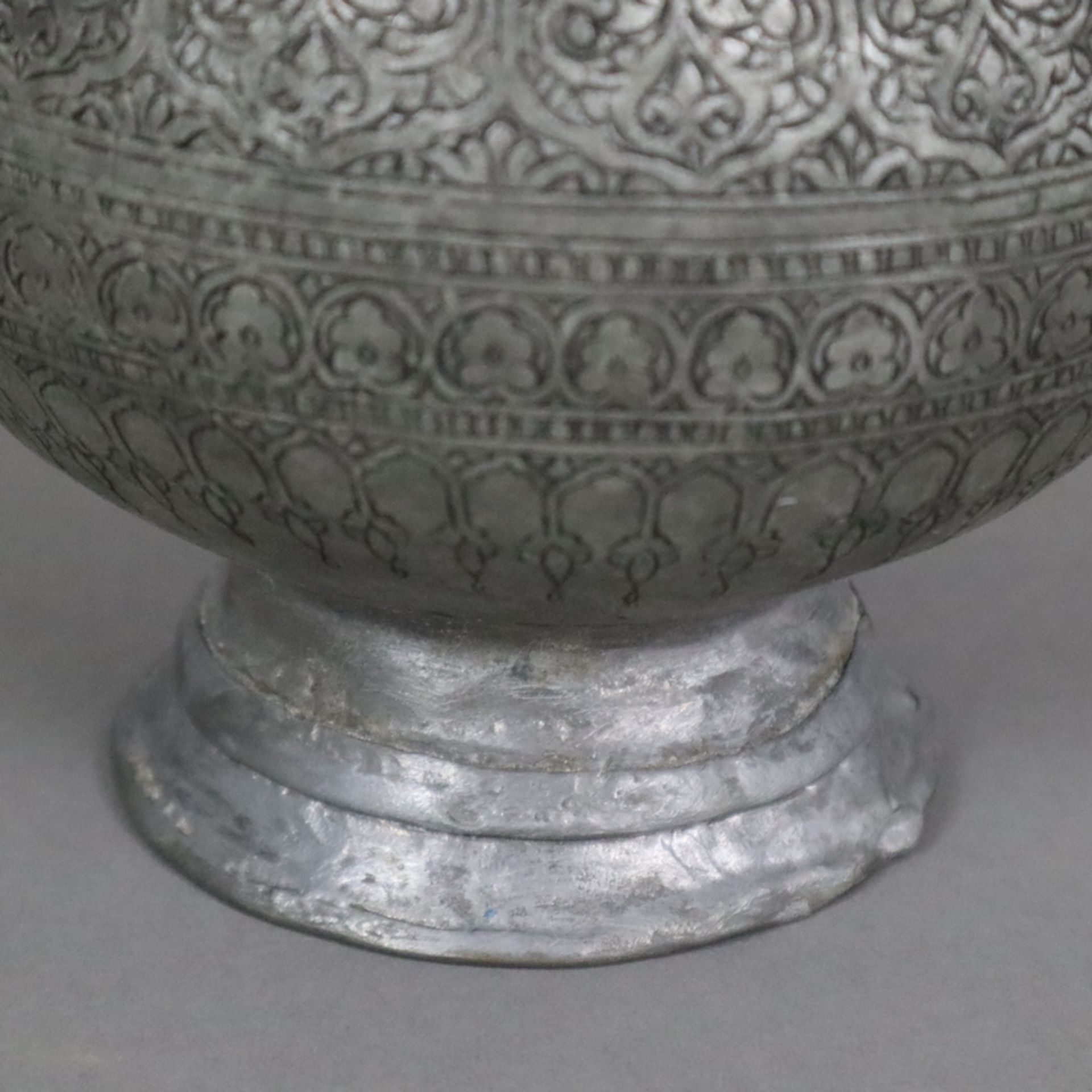 Vase - indopersisch, Kupfer versilbert / verzinnt?, birnförmige Vasenform am Hals durch Ringe gegli - Bild 8 aus 9