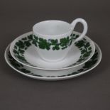 Kaffeegedeck - Meissen, 20. Jh., Porzellan, Empire-Form mit Schwanenhalshenkel, Weinlaubdekor in Gr