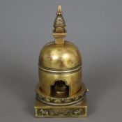Kleiner Stupa mit separater Miniaturfigur - Nepal, Kupferbronze mit Vergoldung, in vier Teile zerle