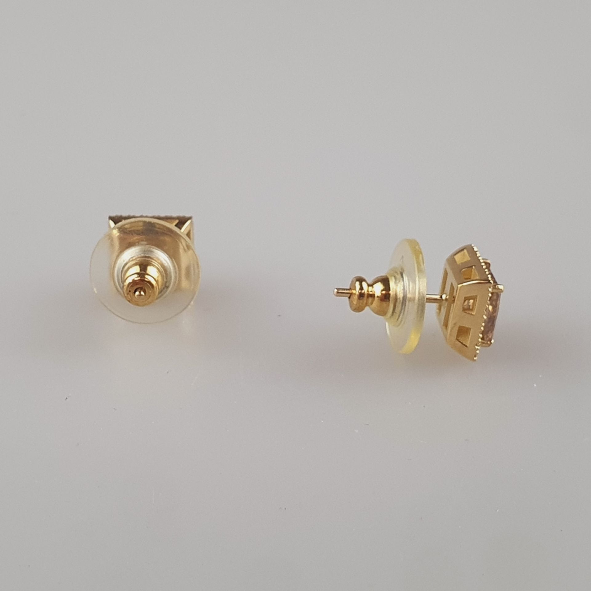 Ein Paar elegante Luxus-Ohrstecker mit großen Diamanten - Gelbgold 750/000, jeweils besetzt mit 1 g - Bild 4 aus 4