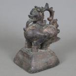 Sehr schweres großes Opiumgewicht - in Gestalt eines sitzenden Chinthe (mythischer Leogryph) auf ki