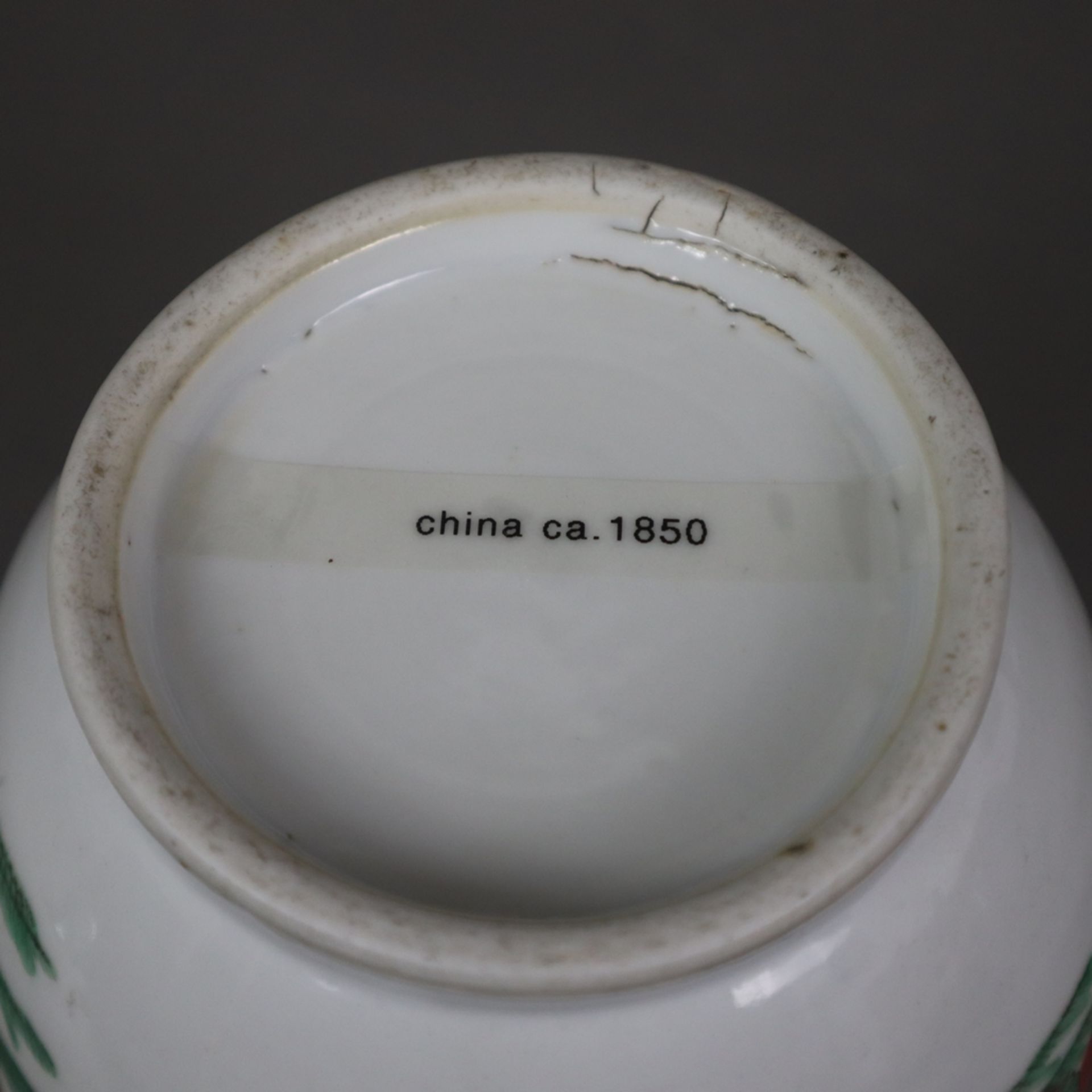 Famille-Verte Schultertopf - China, späte Qing-Dynastie, 19.Jh., Porzellan mit feiner polychromer M - Bild 10 aus 10