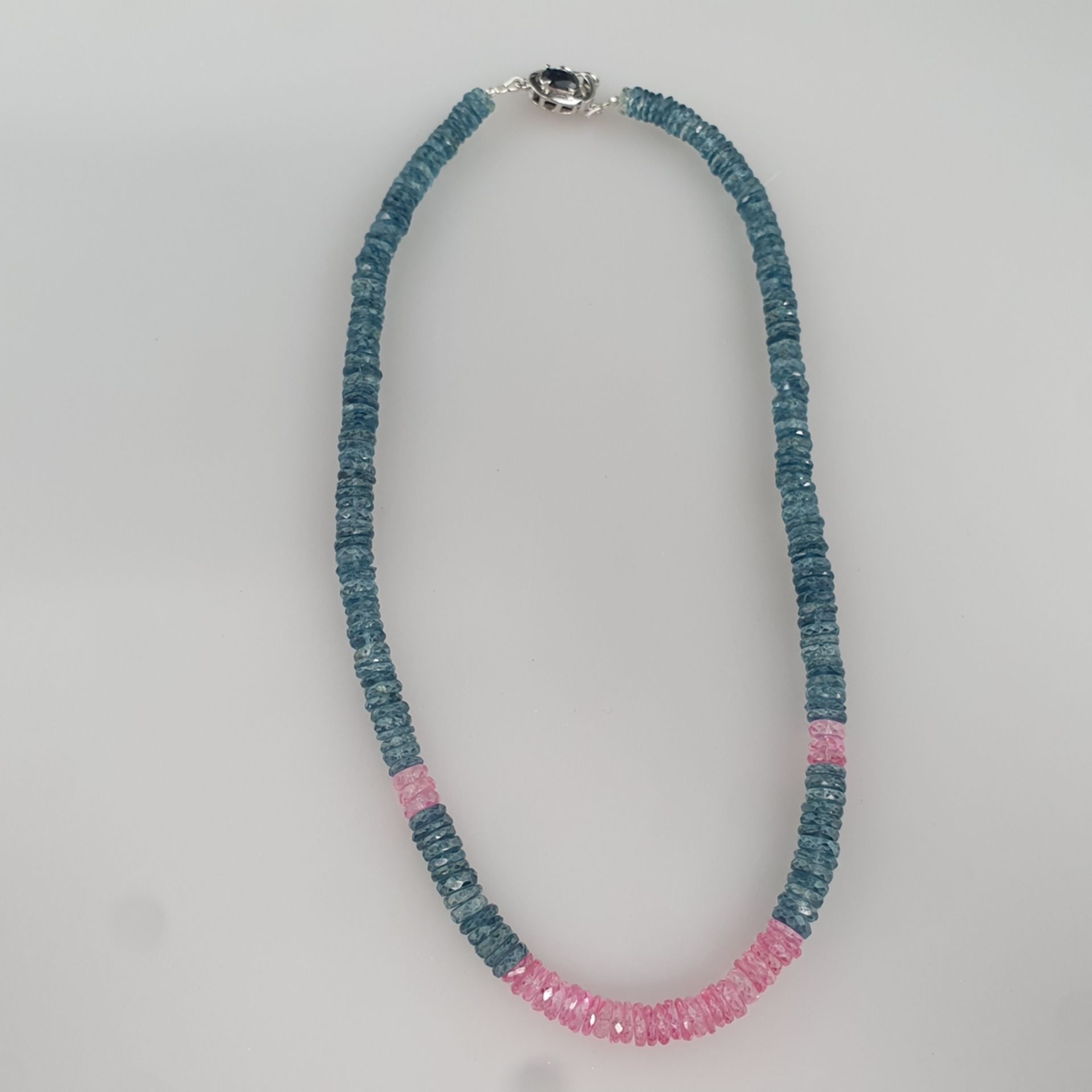Topaskette mit Saphirschließe - facettierte blaue und pinkfarbene Topas-Rondelle (ca.7 mm) von insg - Bild 4 aus 7