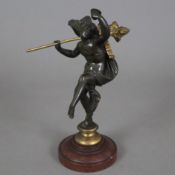 Tanzender Bacchus - um 1900, Bronze, dunkelbraun patiniert, in bewegter Tanzpose auf einem Bein ste