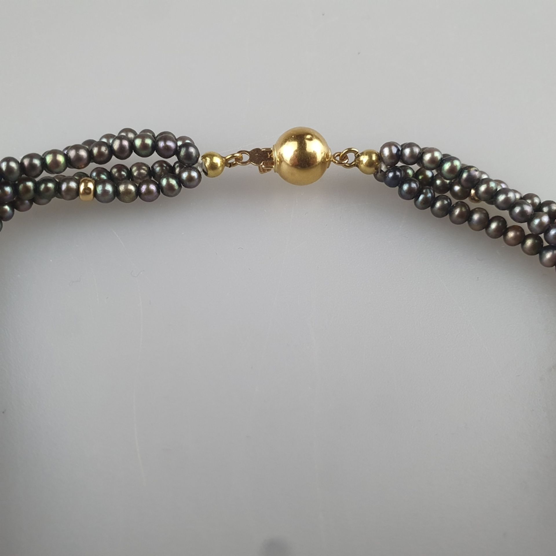 Perlencollier mit Goldschließe - viersträngig, dunkle Perlen von ca. 3 mm Dm., alternierend mit gol - Bild 4 aus 4